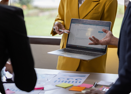 Trade professionals keep key stakeholders up to date with fast, effective solutions