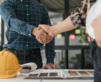 A builder finalizing prices with a client who appreciates his expertise.