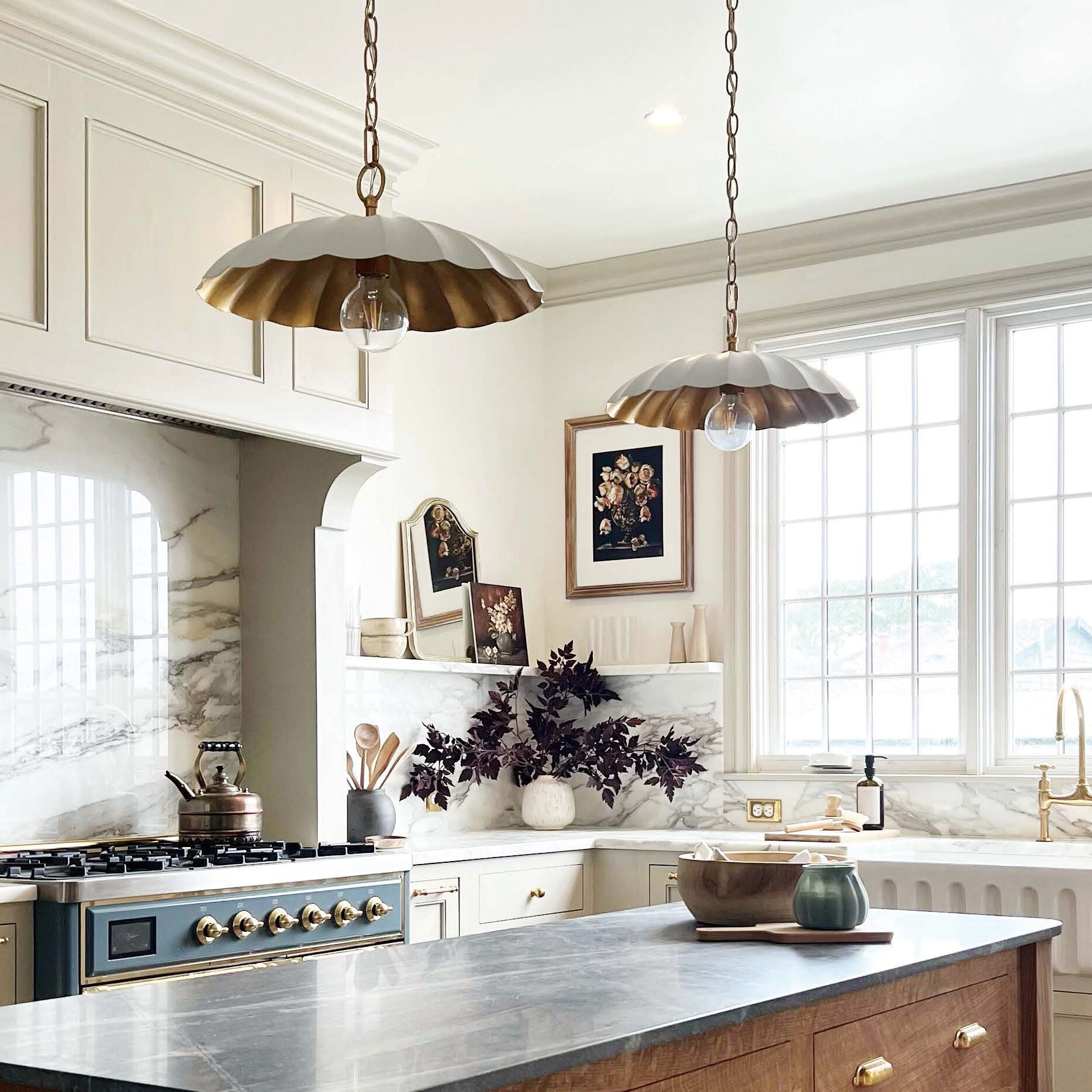 Single pendant ceiling light hot sale