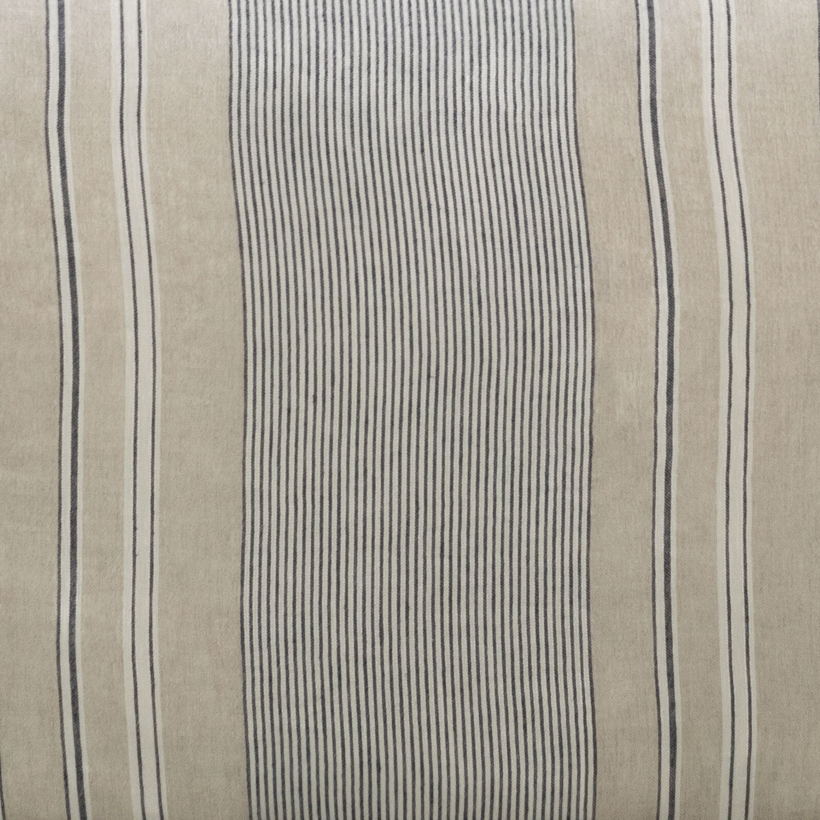 Parlan Dark Blue Bedding Set in Full/Queen, Full / Queen