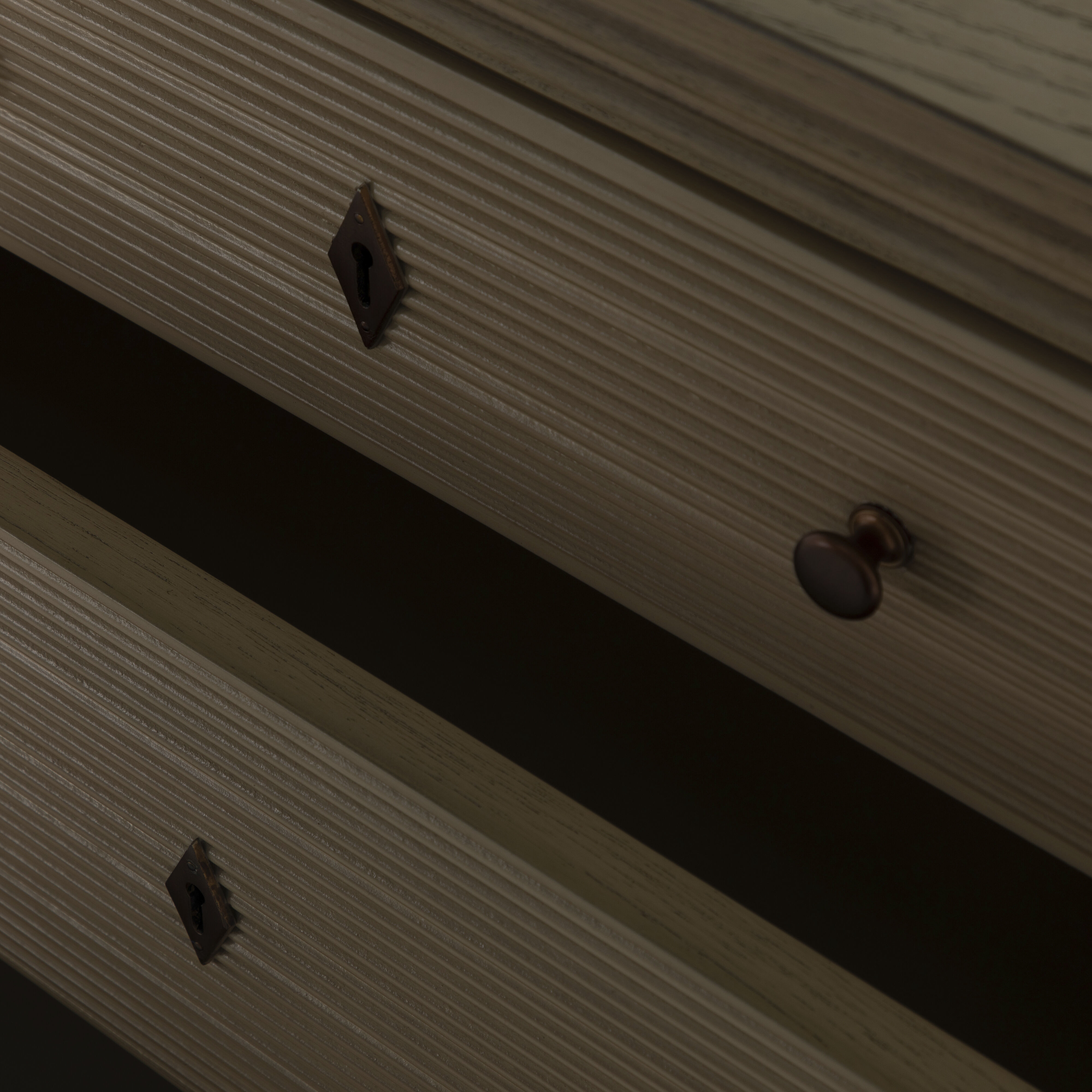 Linnea Blonde Natural / Antique Bronze Dresser