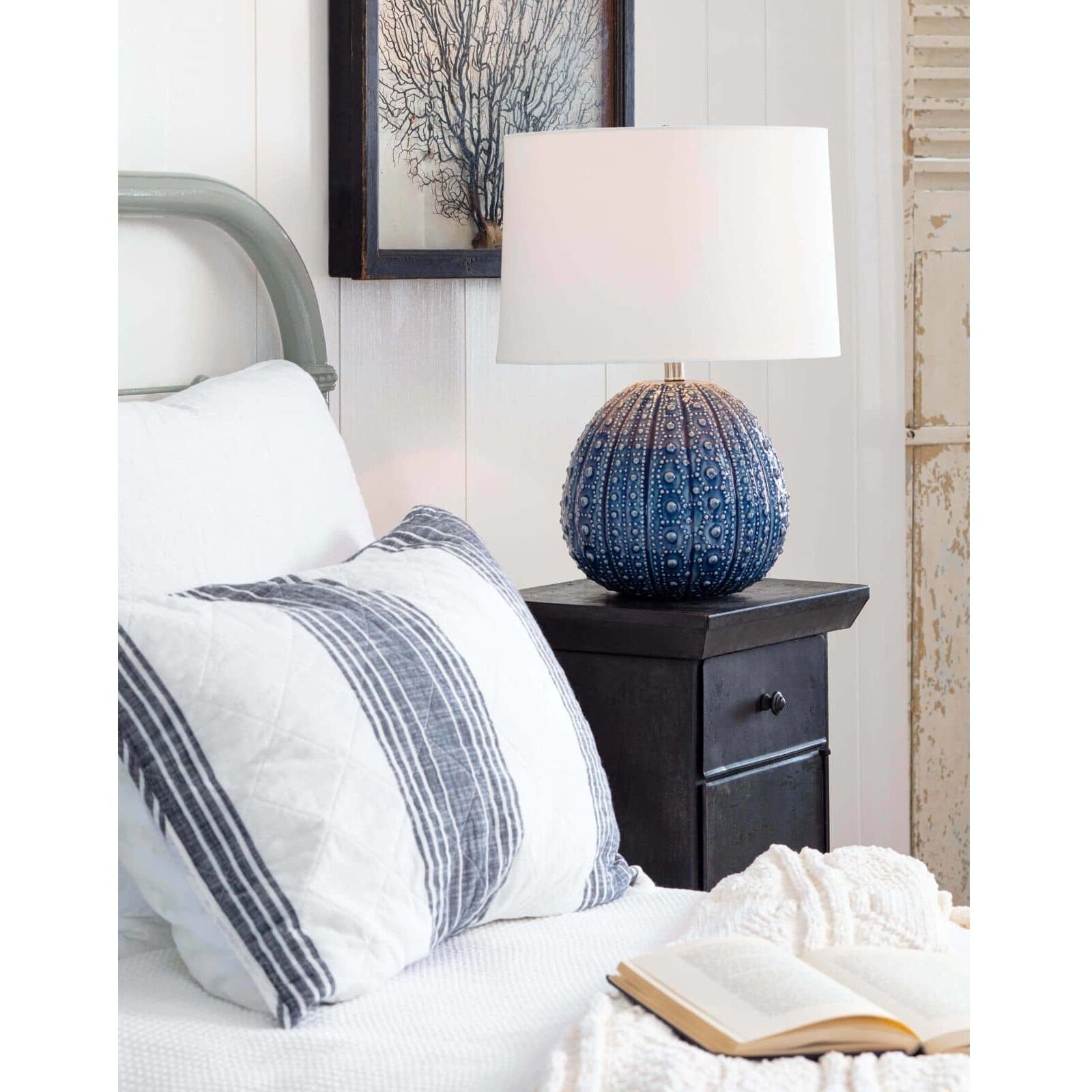 Origami blue ceramic table lamp 2025