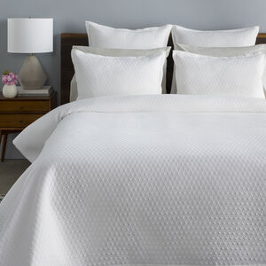 Briley White Bedding Set in Full/Queen, Full / Queen