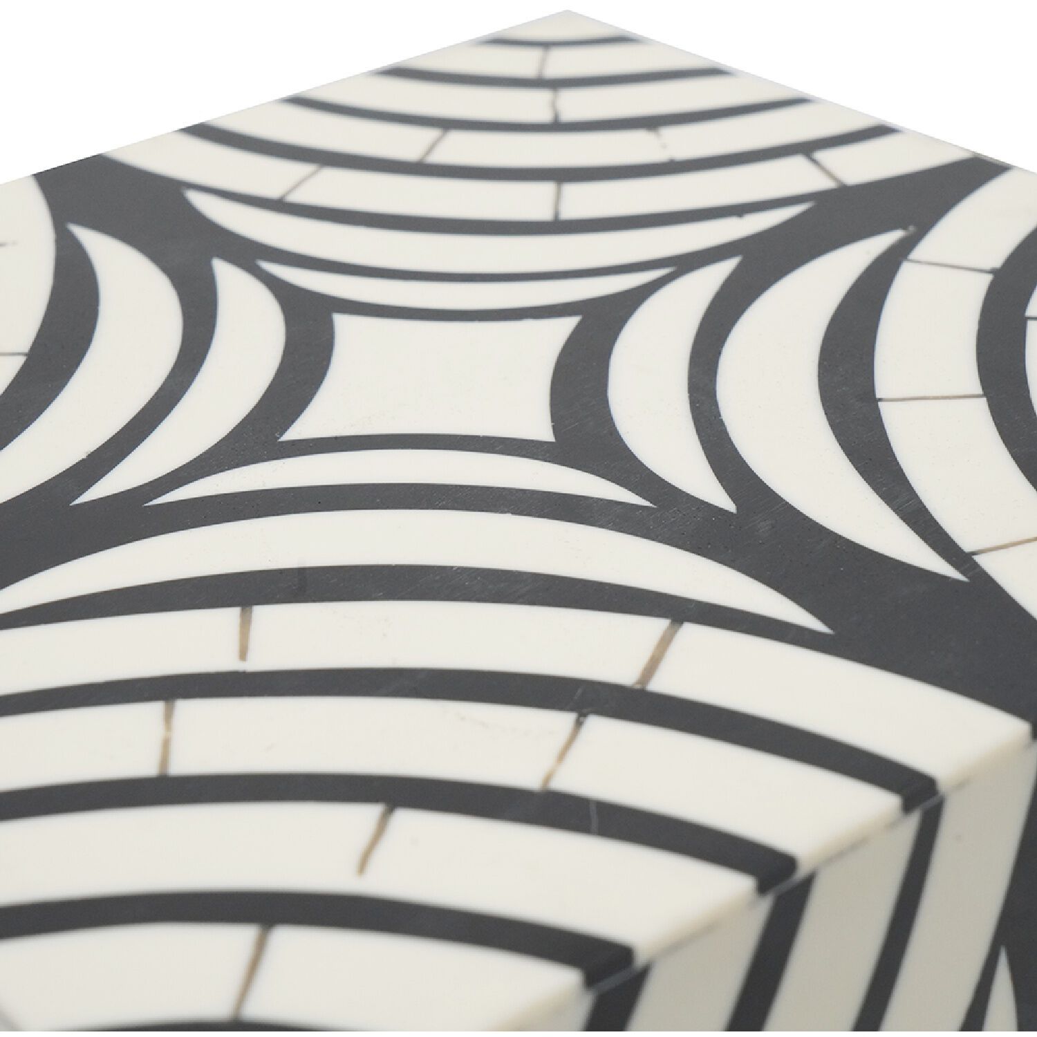 Daytona 7 inch White/Black Decorative Box