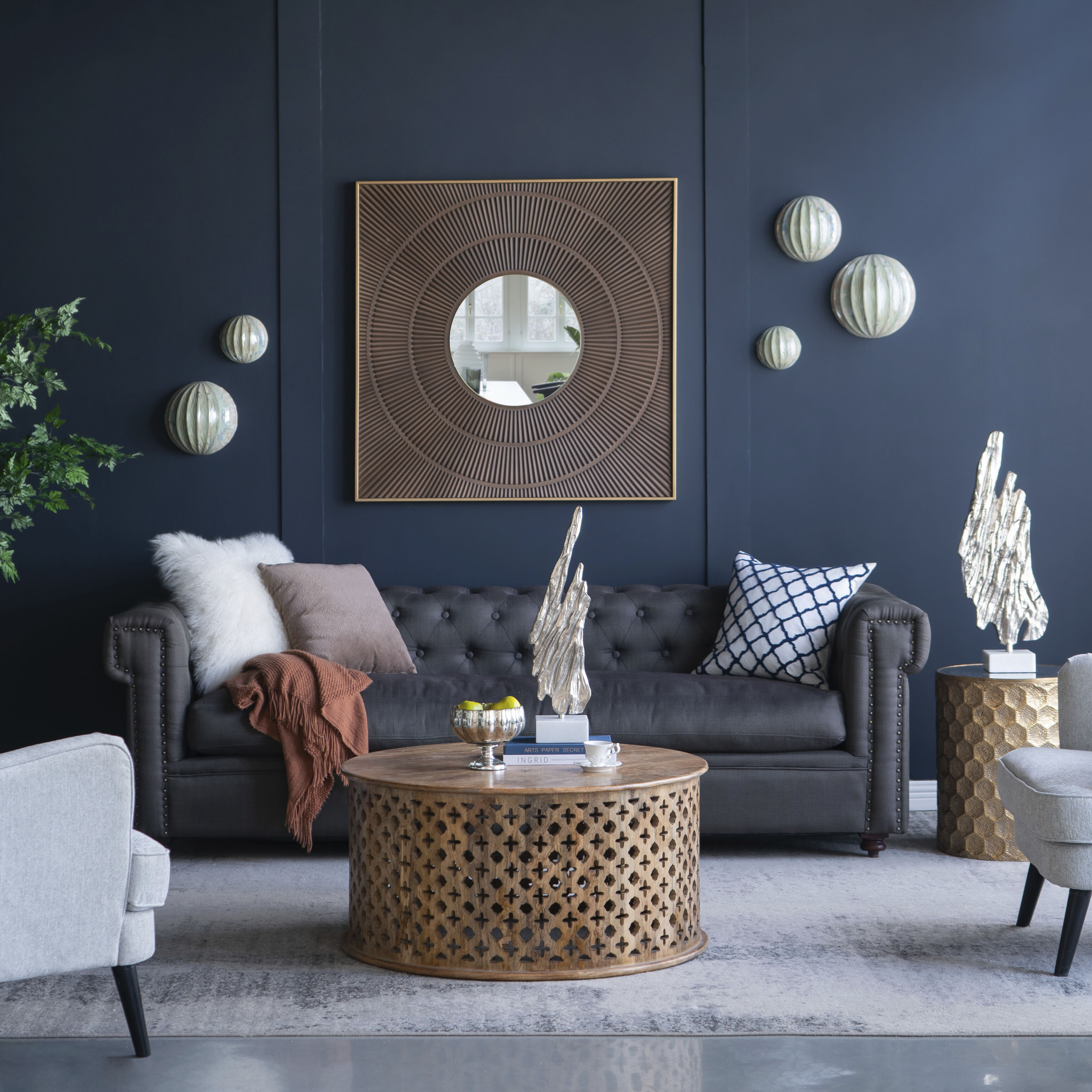 Easley Silver/White Statuaries