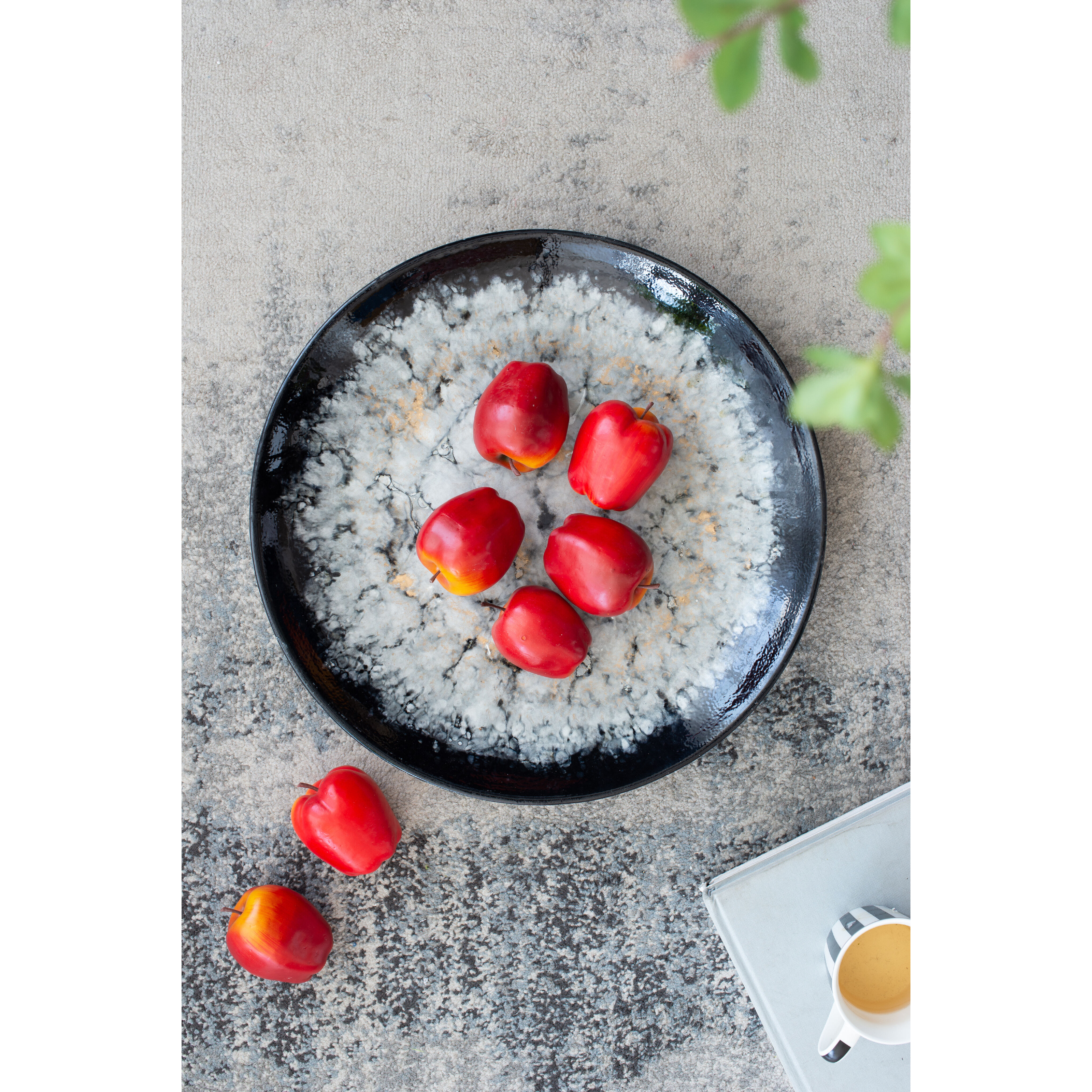 Zuri 18.1 X 18.1 inch Black/White Charger Plate