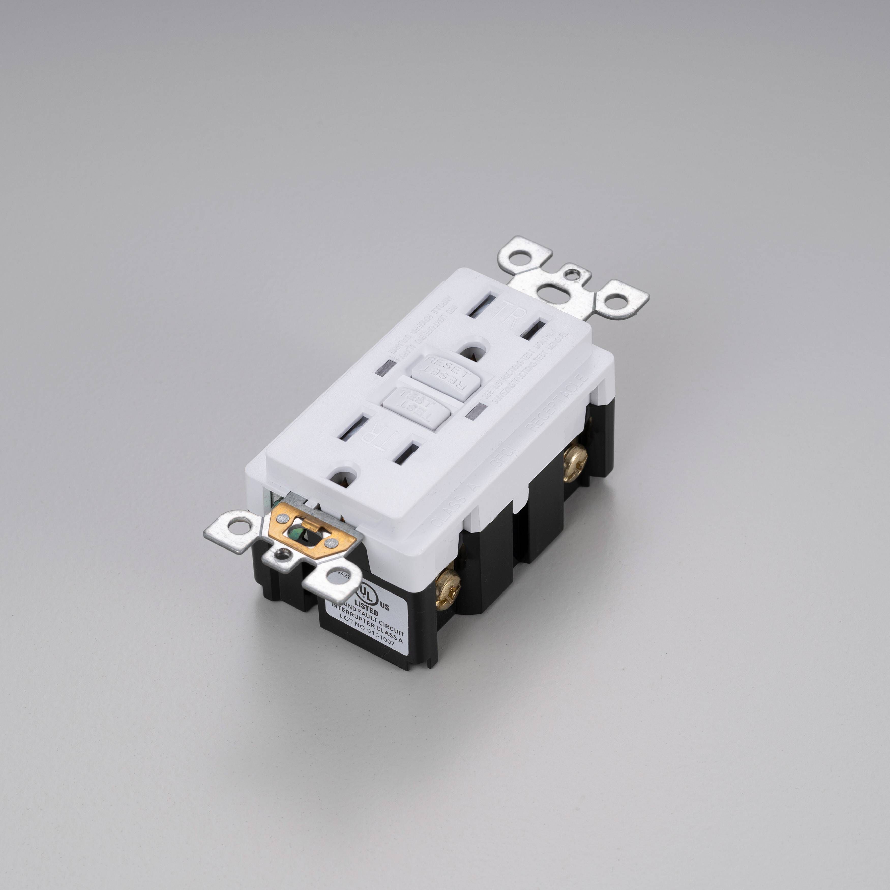 Outlet 125 White Module, Duplex GFCI