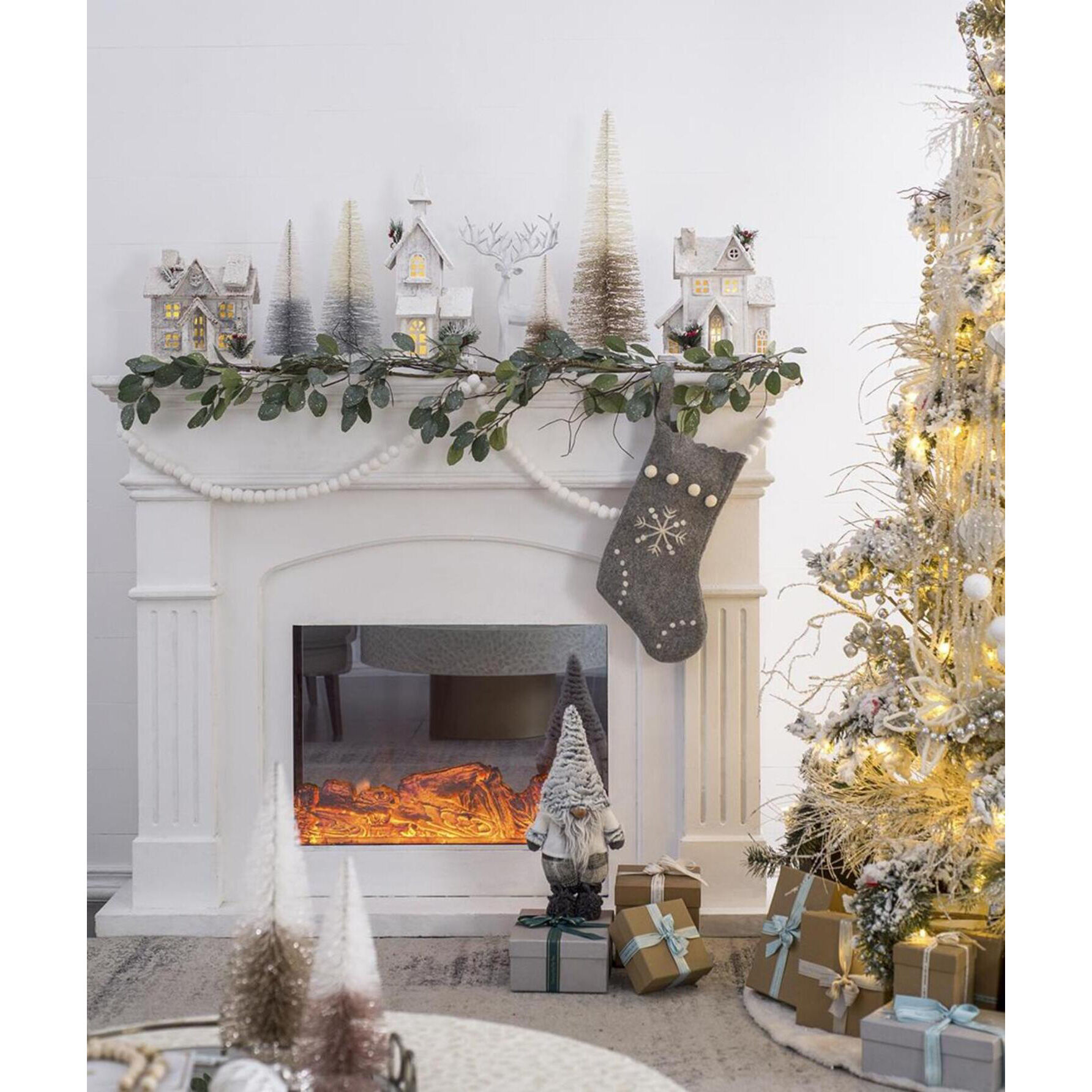 Anita White Holiday Décor