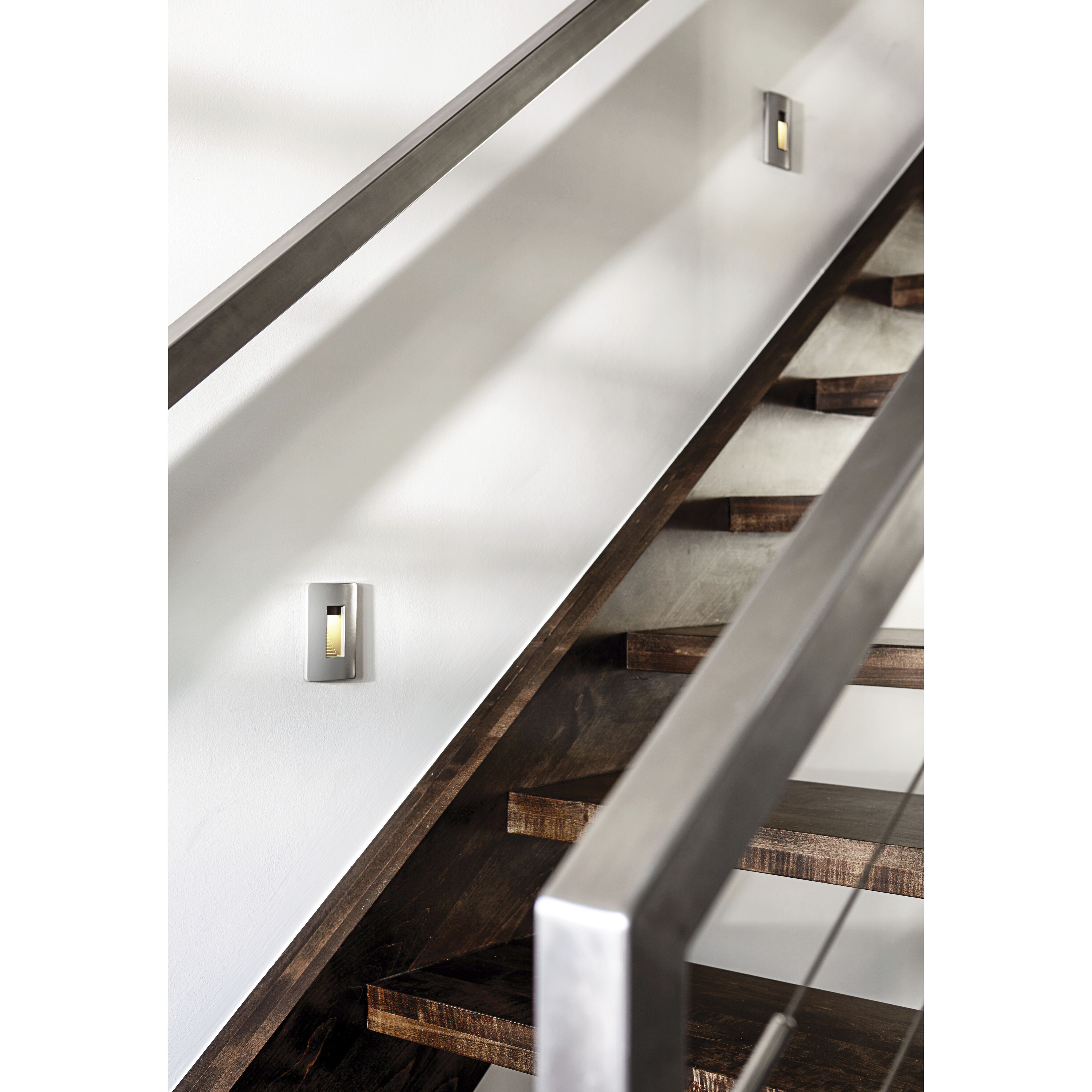 Hardy Island Luna 120v 4.00 watt Satin White Landscape Step Light in 3000K, Horizontal