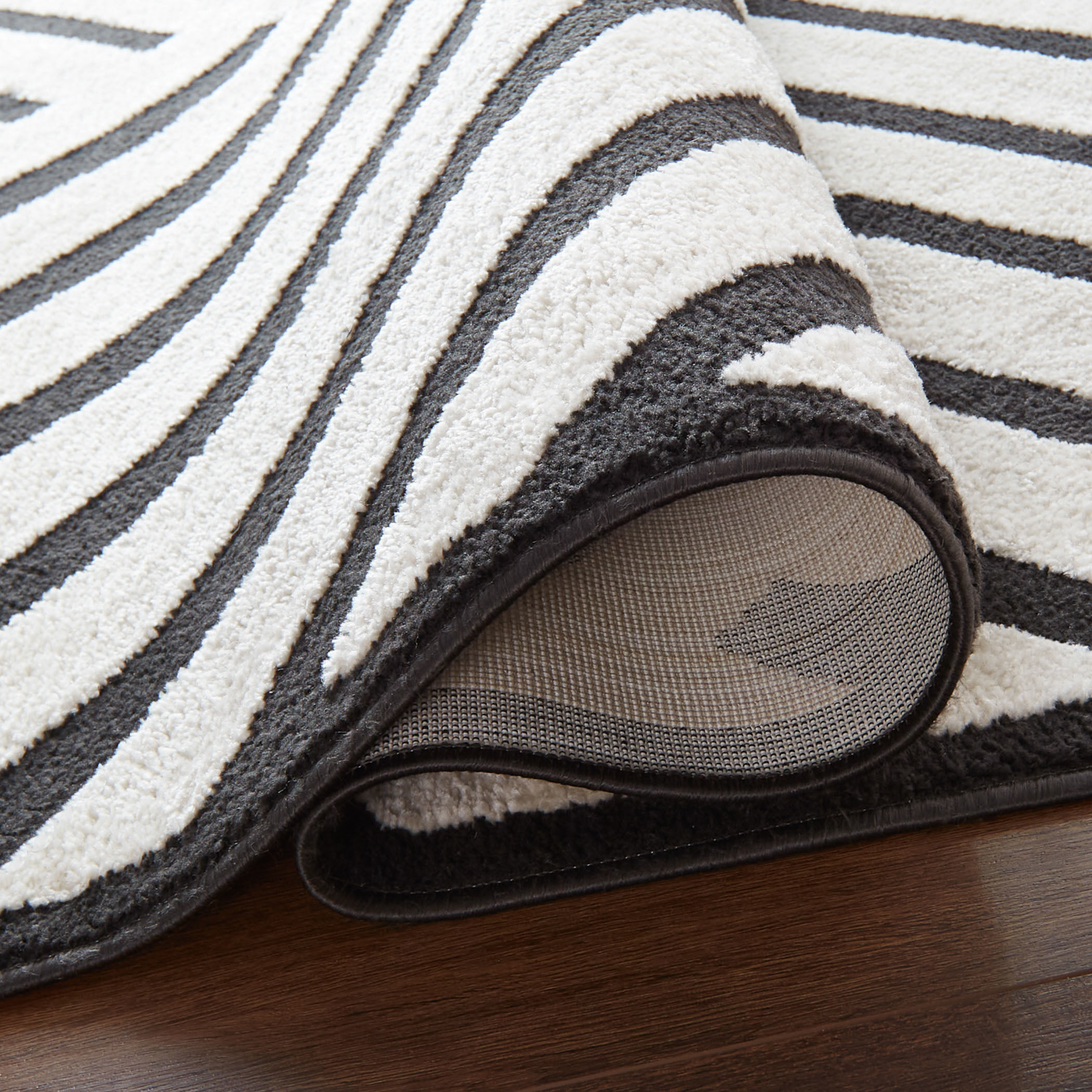 Optika 36 X 24 inch Black/White Rug in 2 x 3