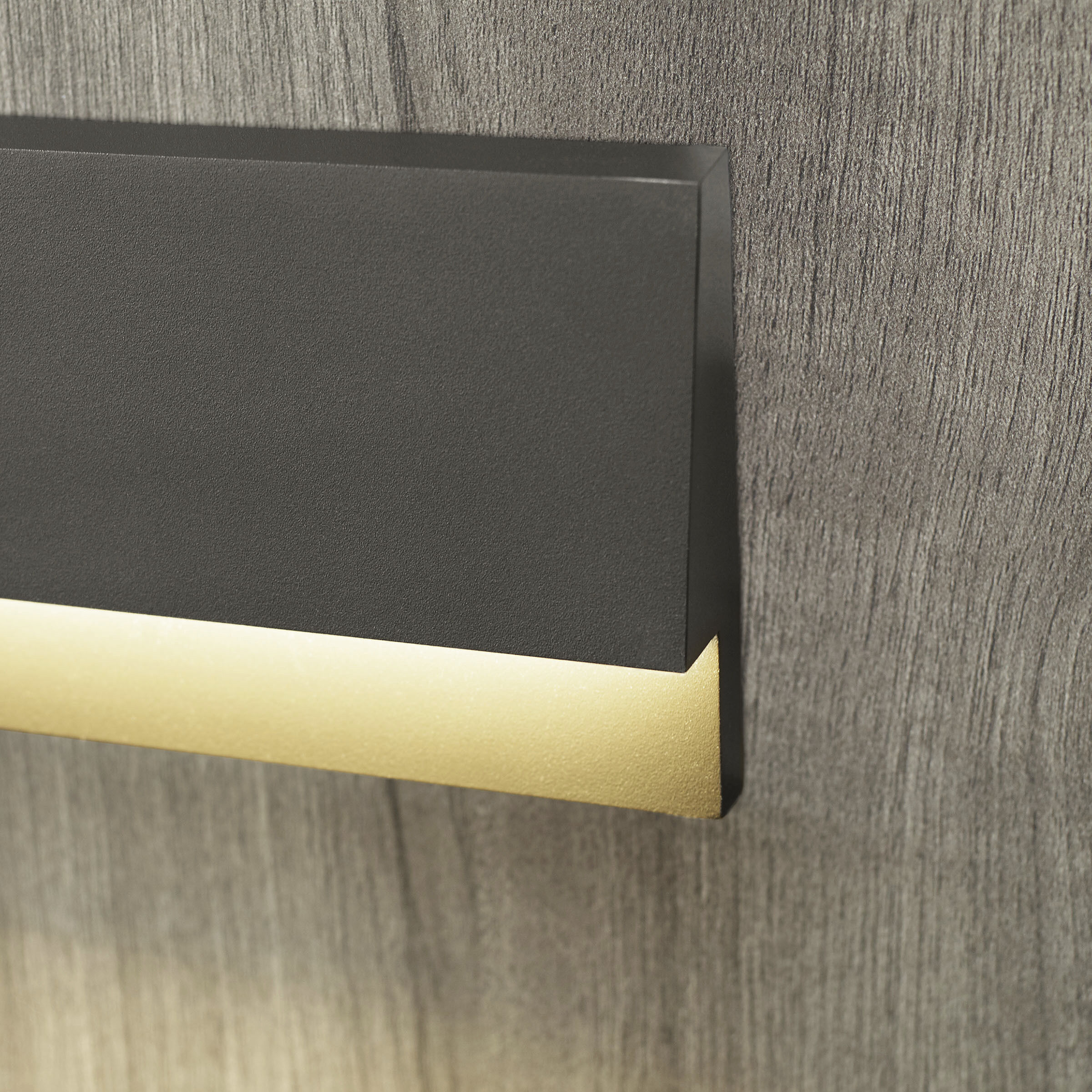 Sean Lavin Krysen 12 11.15 watt Bronze Outdoor Wall/Step Light in 12V, Integrated LED