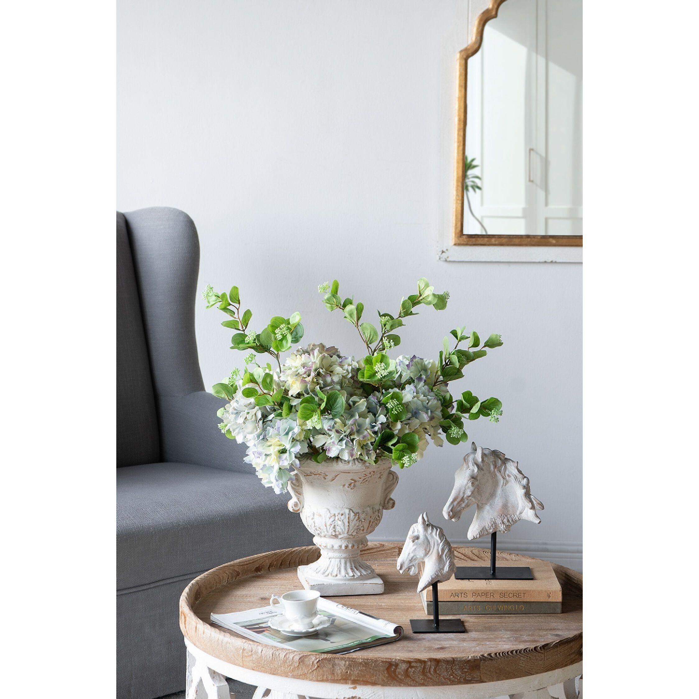 Anita White/Gold Planter