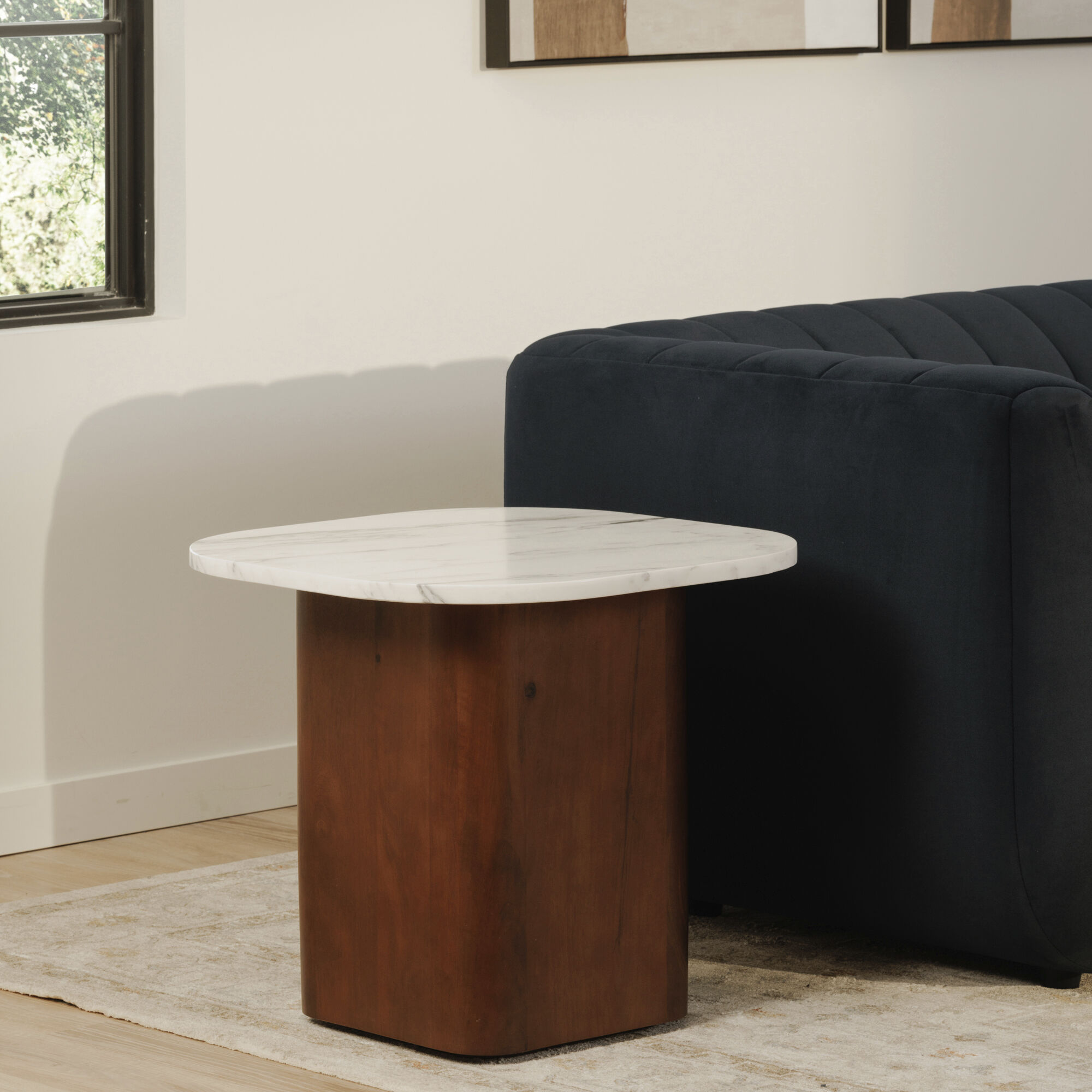 Dash Accent Table