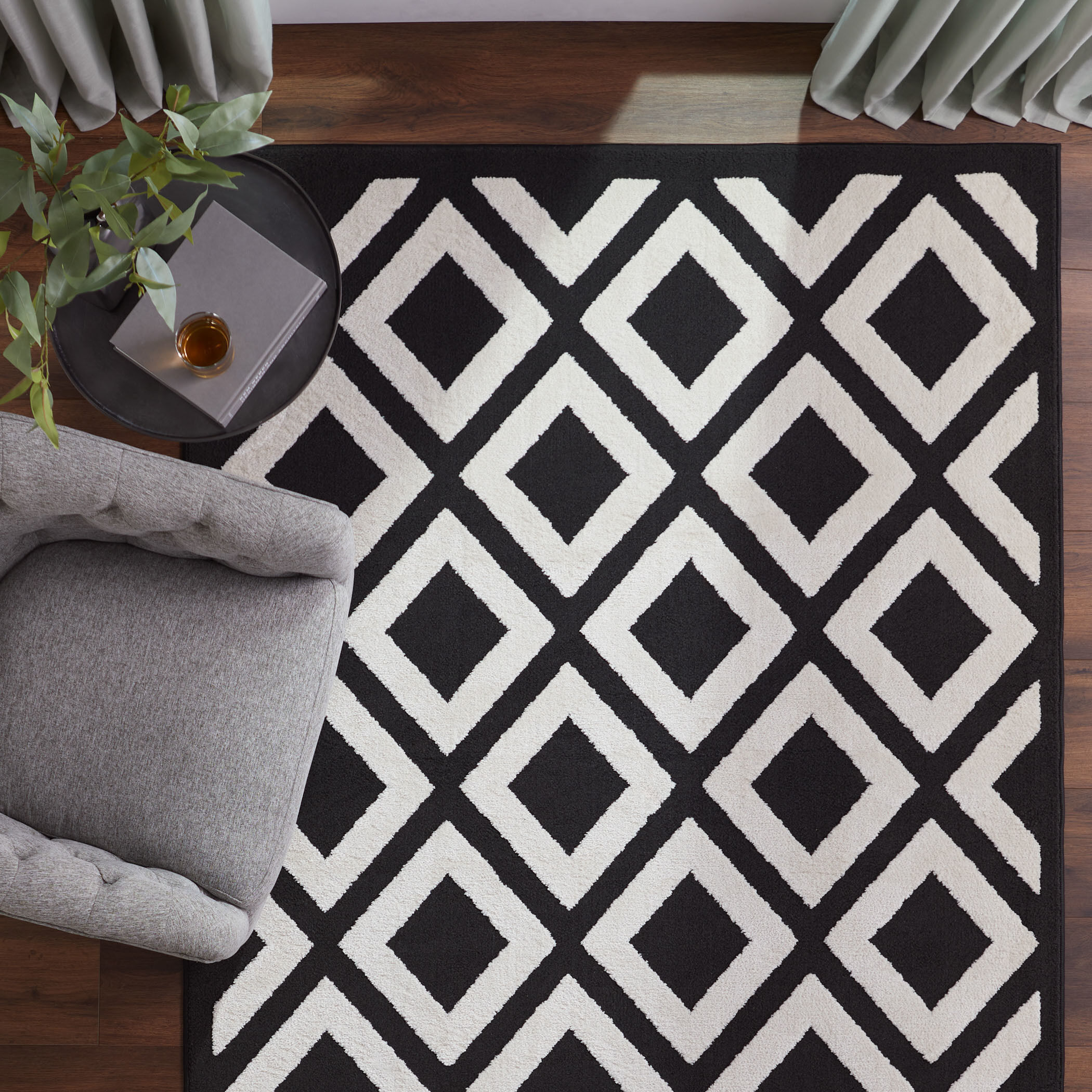 Optika 130 X 94 inch Black/White Rug in 8 x 11