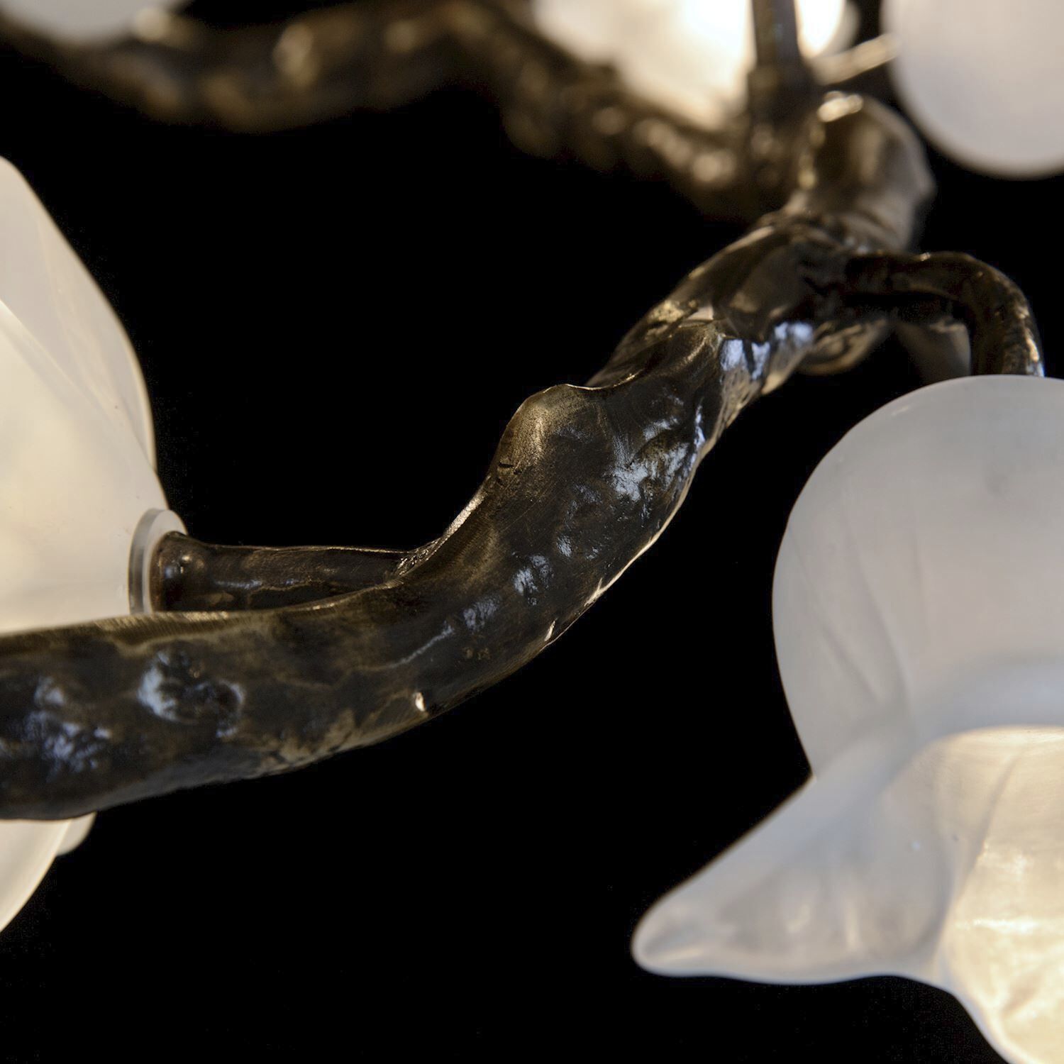 Churippu LED Bronze Chandelier Ceiling Light