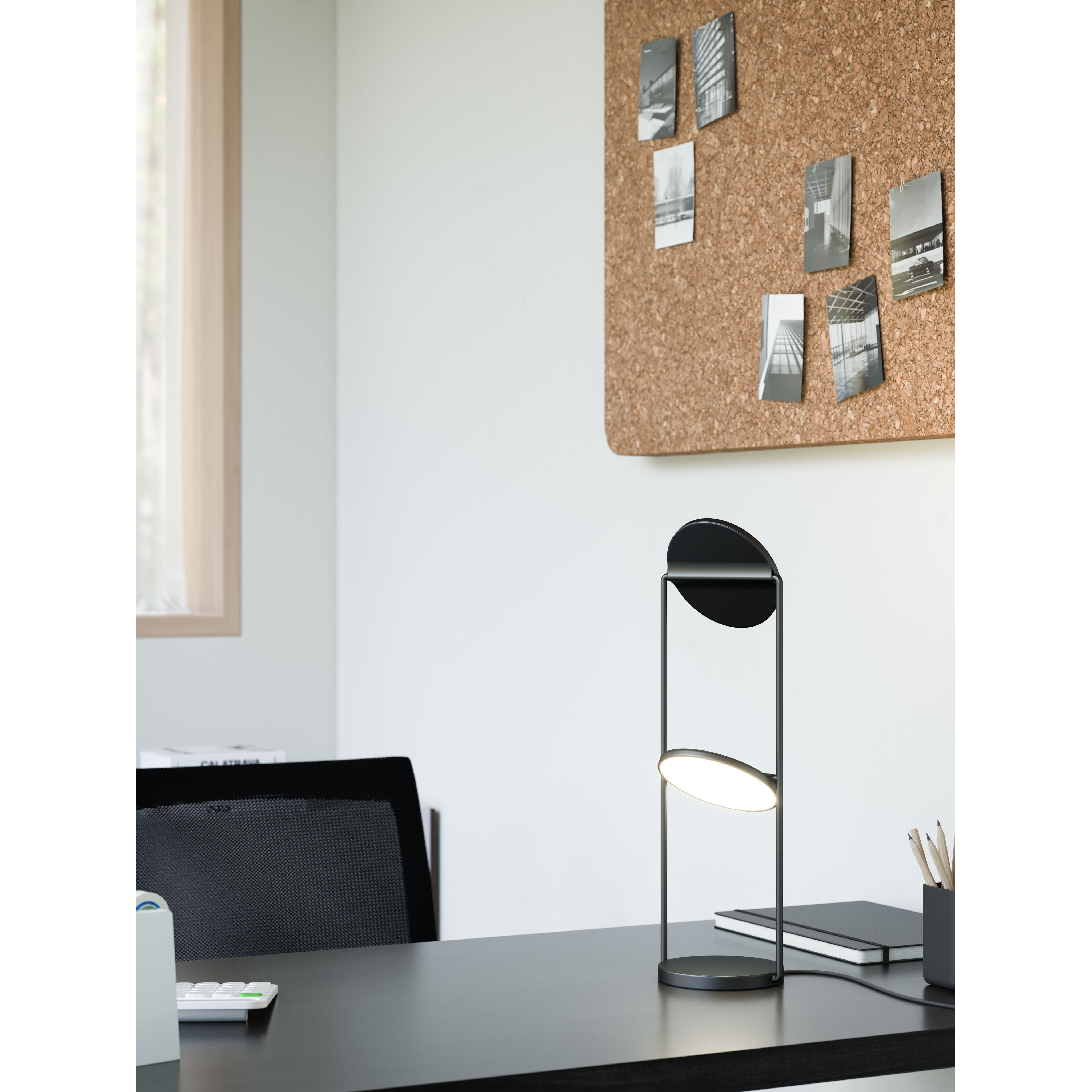 Novel 18.5 inch 27 watt Black Table Lamp Portable Light