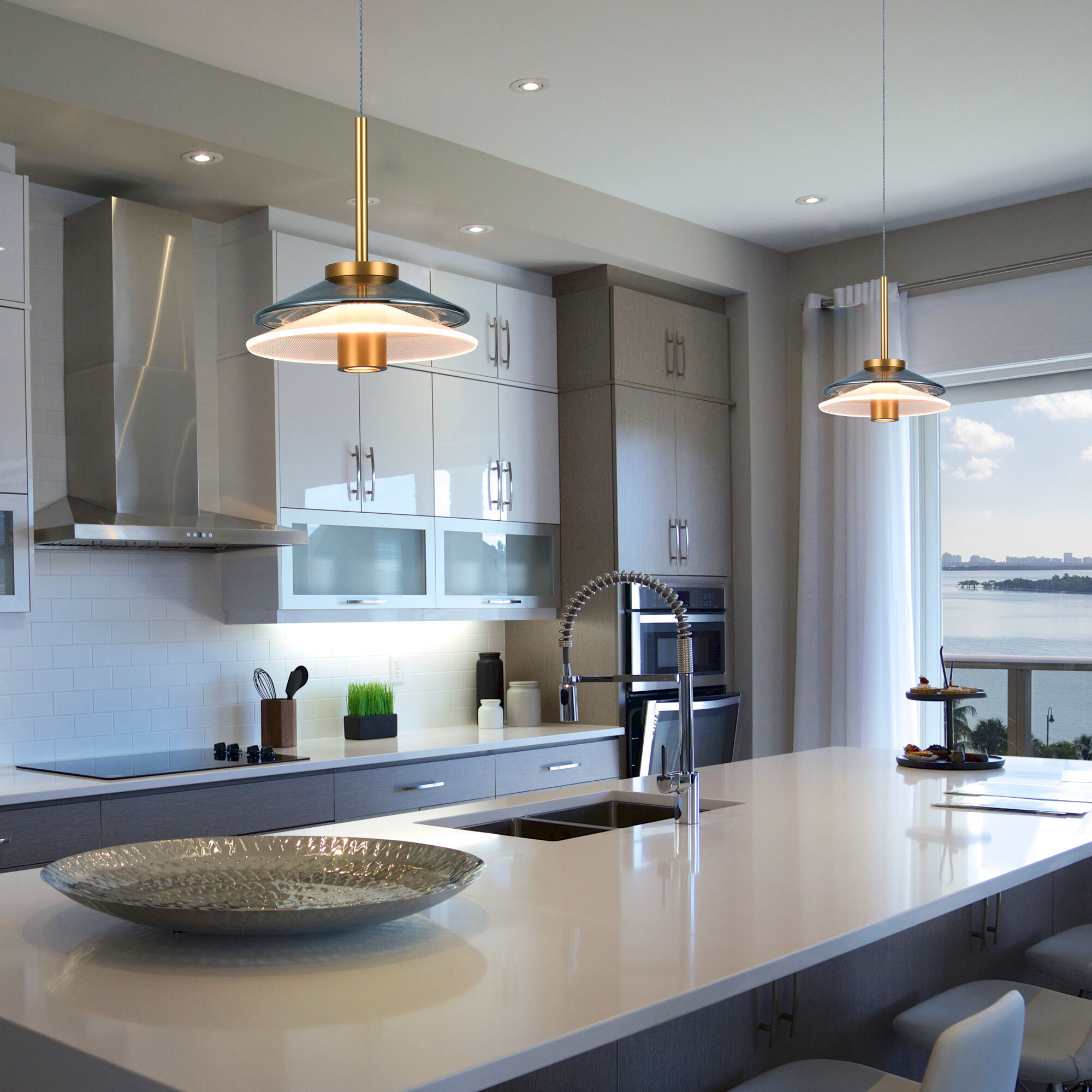 Verona Series 7.25 inch Black/Gold Pendant Ceiling Light, Artisan Collection