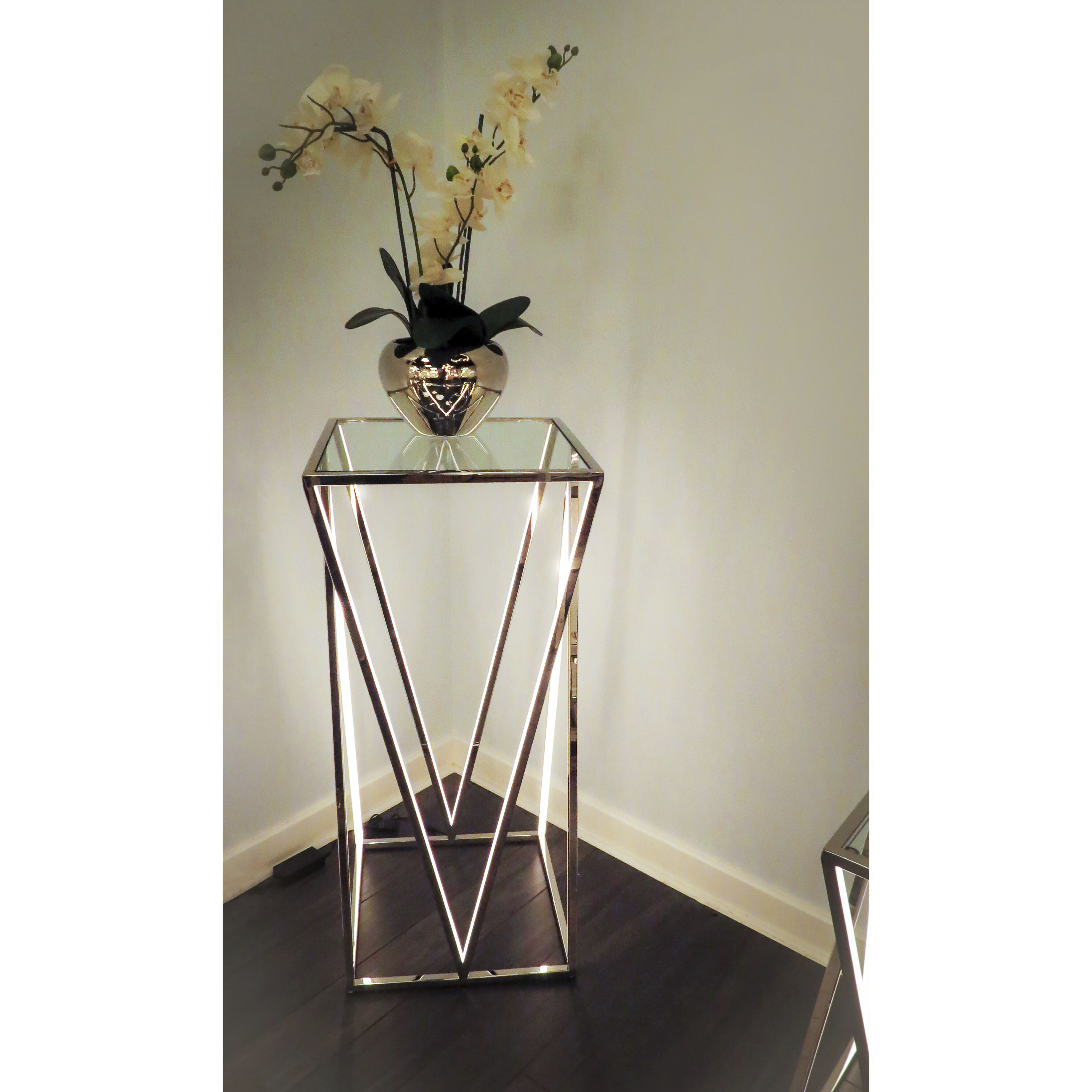 Victory Accent Table
