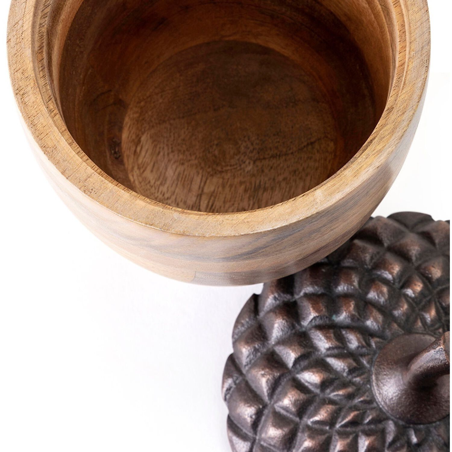 Naleigh Brown Décor