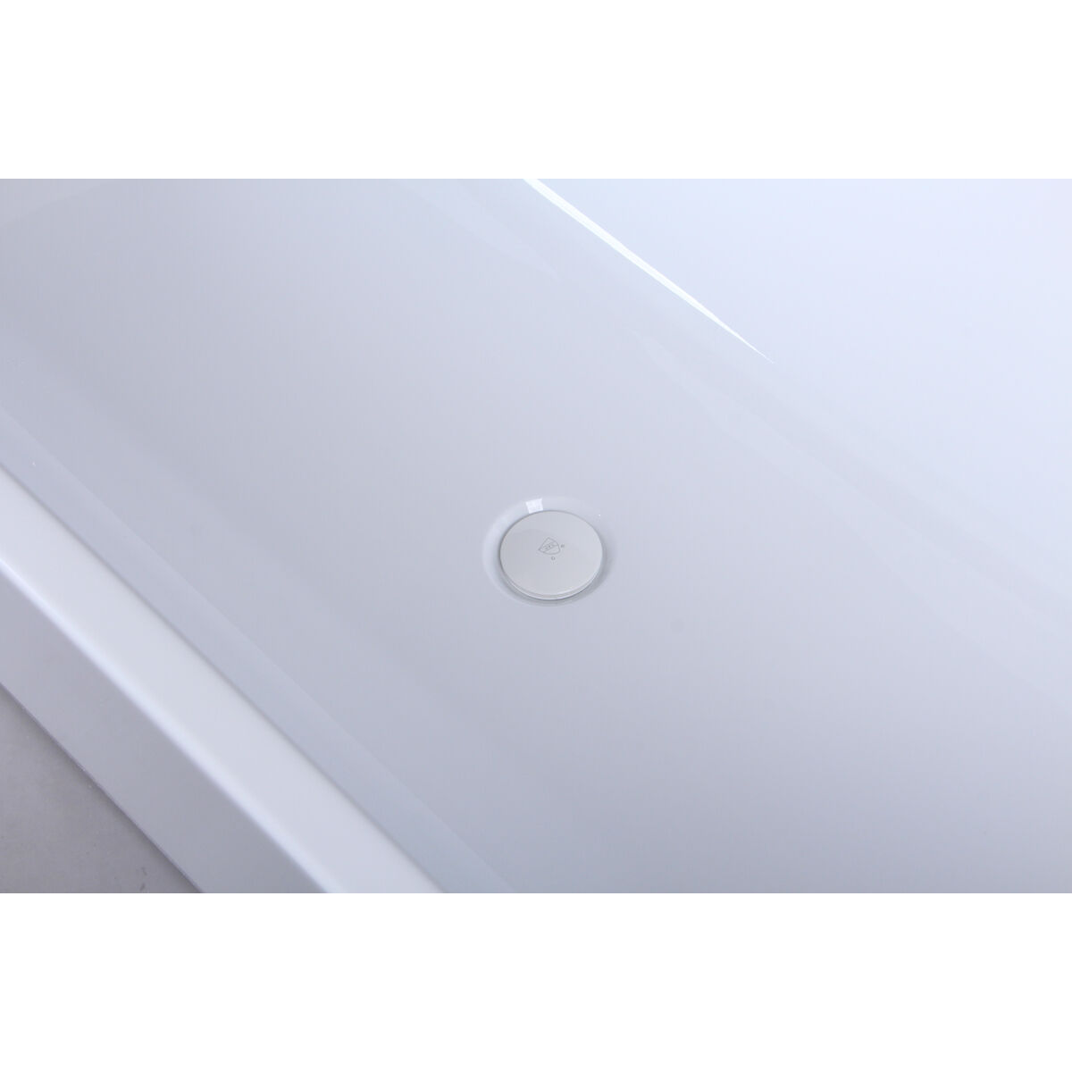 Ethen Glossy White Bathtub