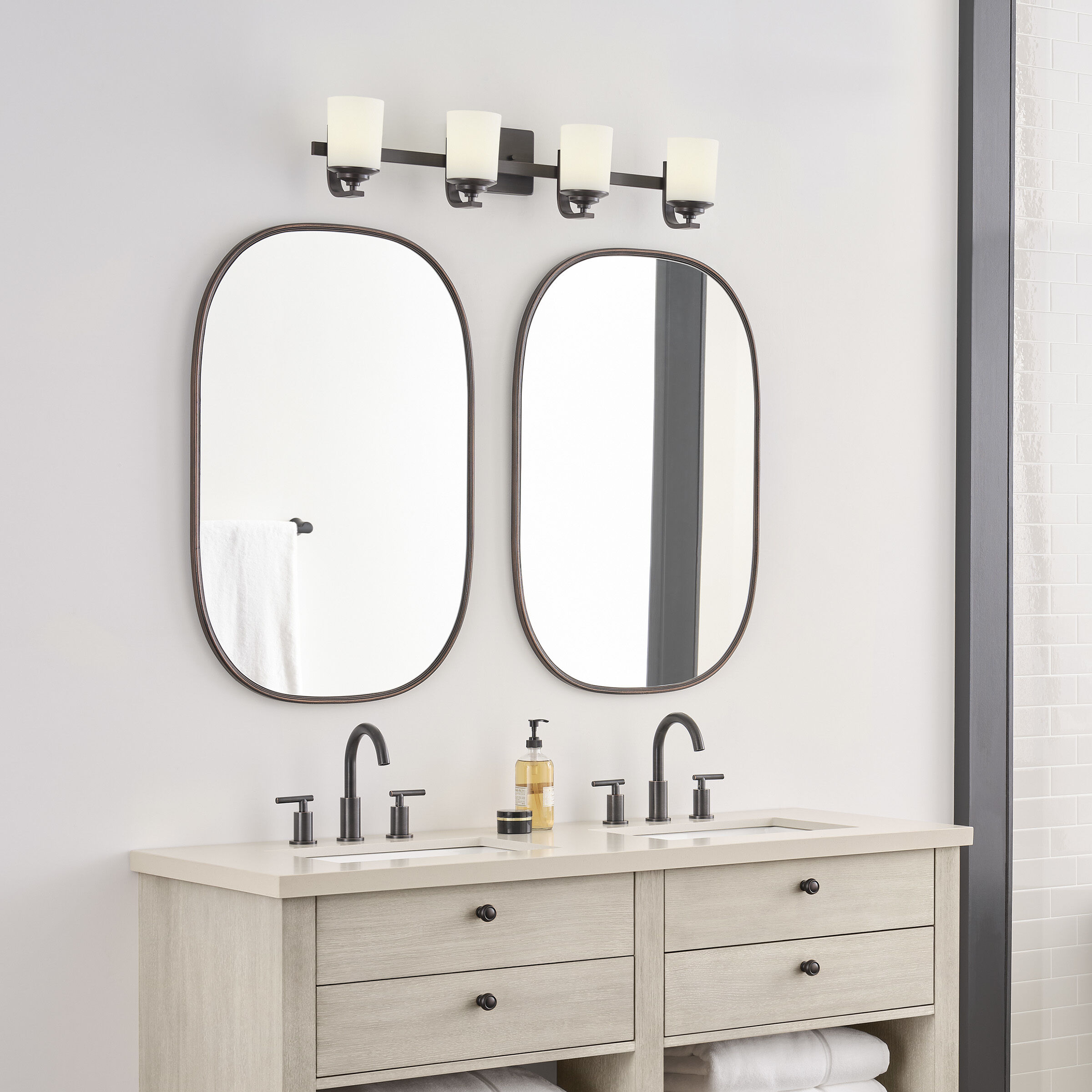 Kemal Wall Bath Fixture Wall Light in Bronze