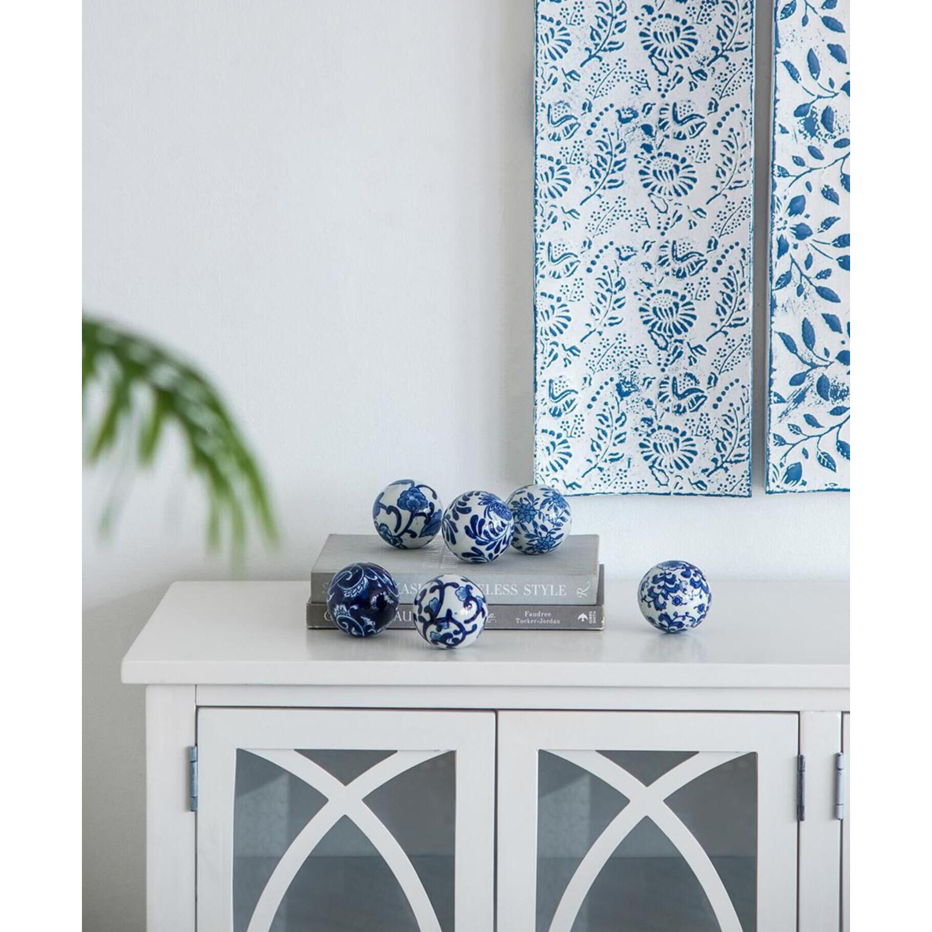 Orbs Blue/White Décor