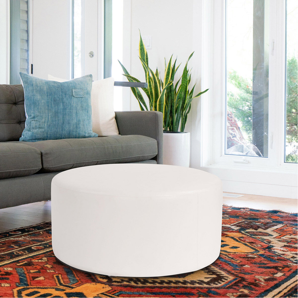 Universal 18 inch Avanti White Round Ottoman with Slipcover