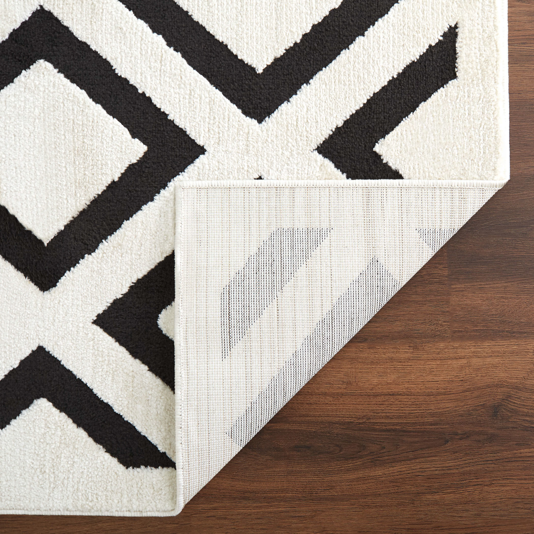 Optika 90 X 63 inch Black/White Rug in 5 x 7