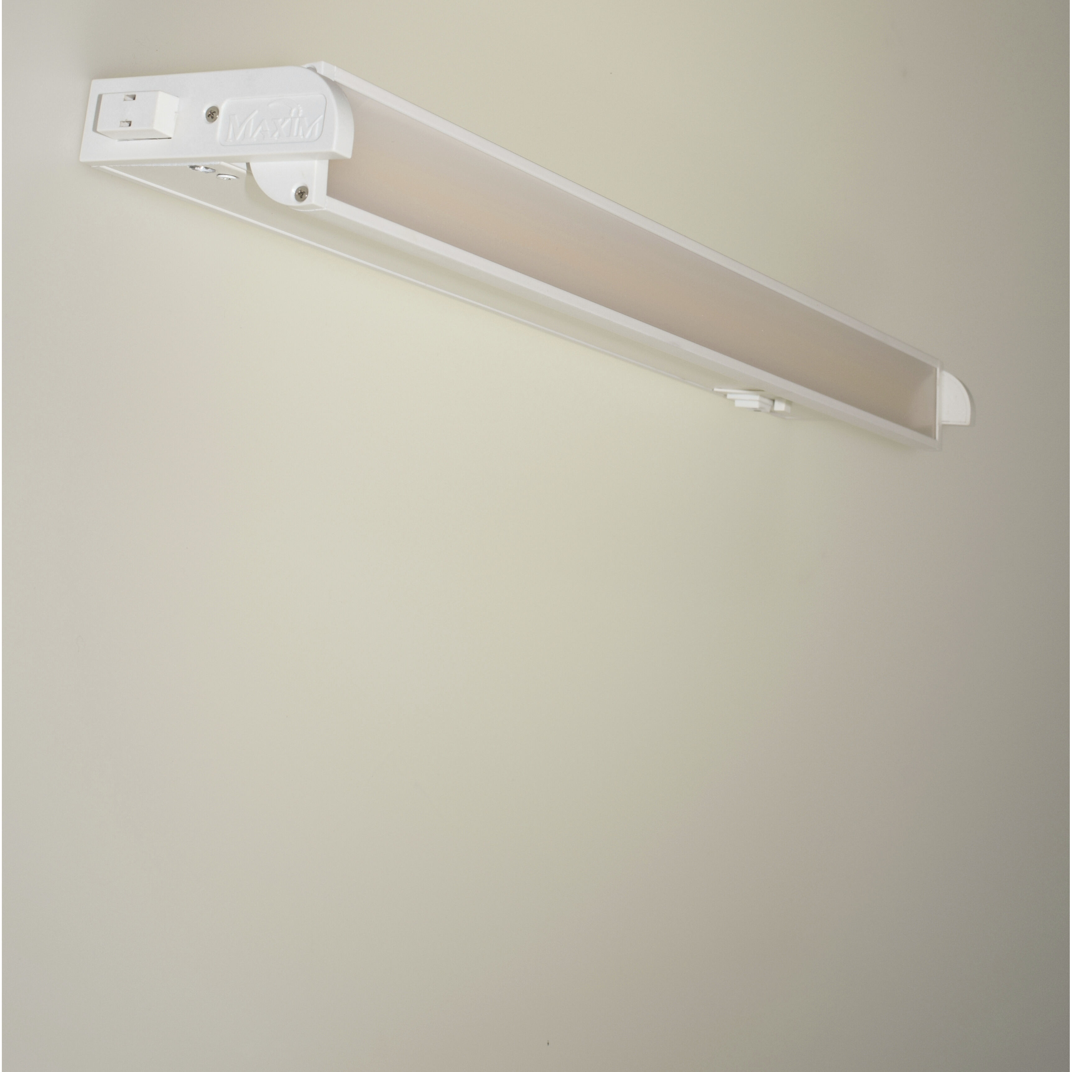 CounterMax MX-L-120-3K Basic 120 LED 18 inch White Under Cabinet