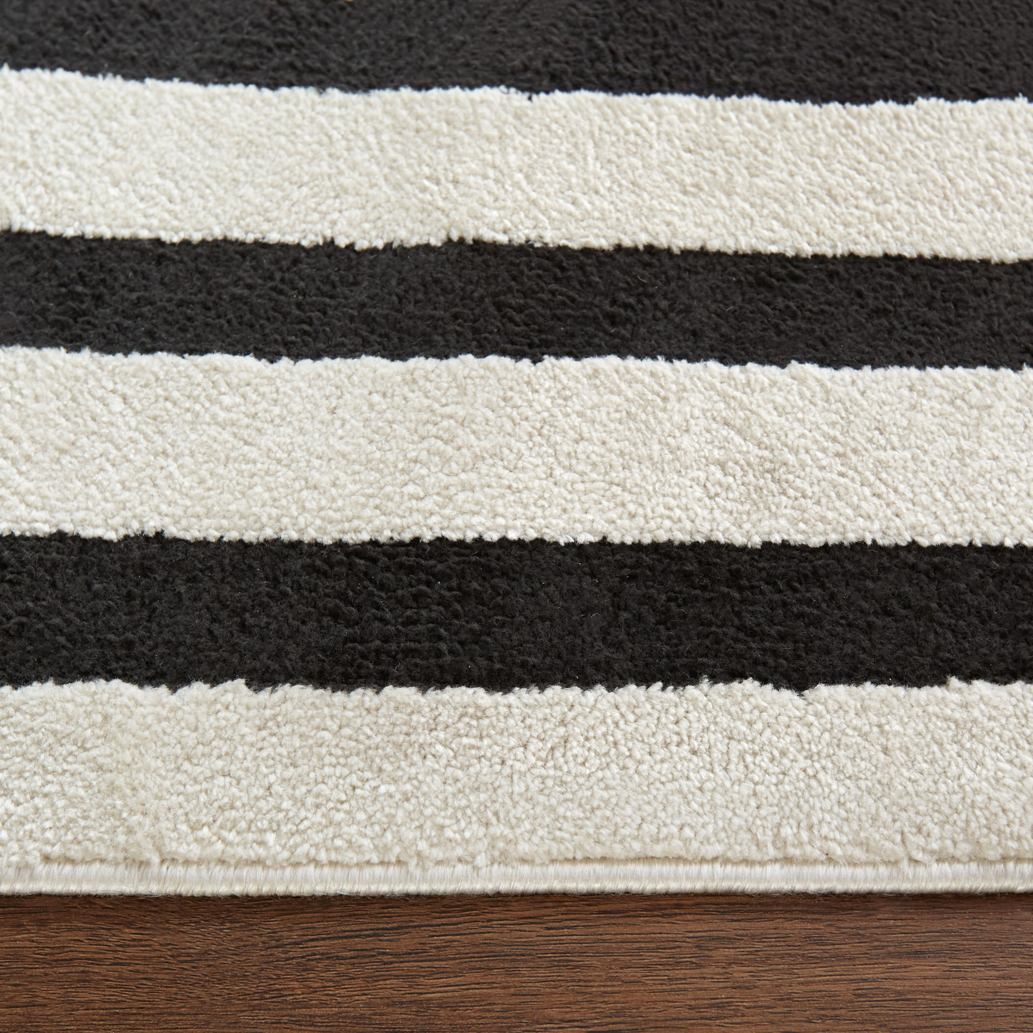 Optika 90 X 63 inch Black/White Rug in 5 x 7