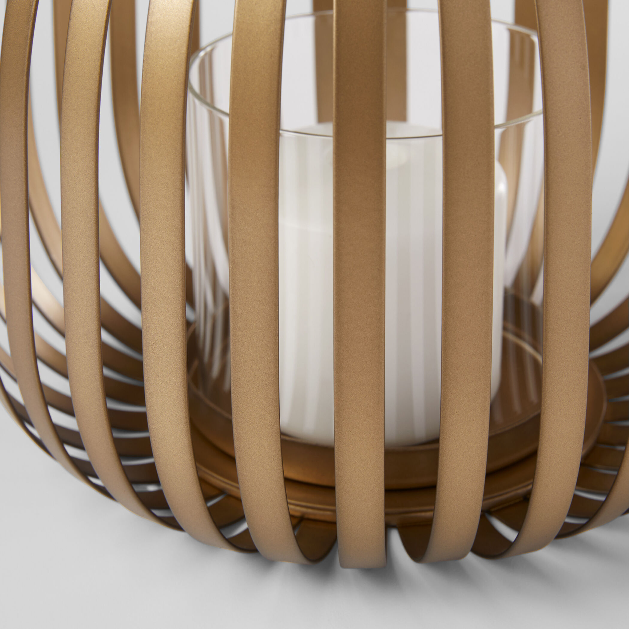 Liny 8.5 X 6.75 inch Hurricane, Medium