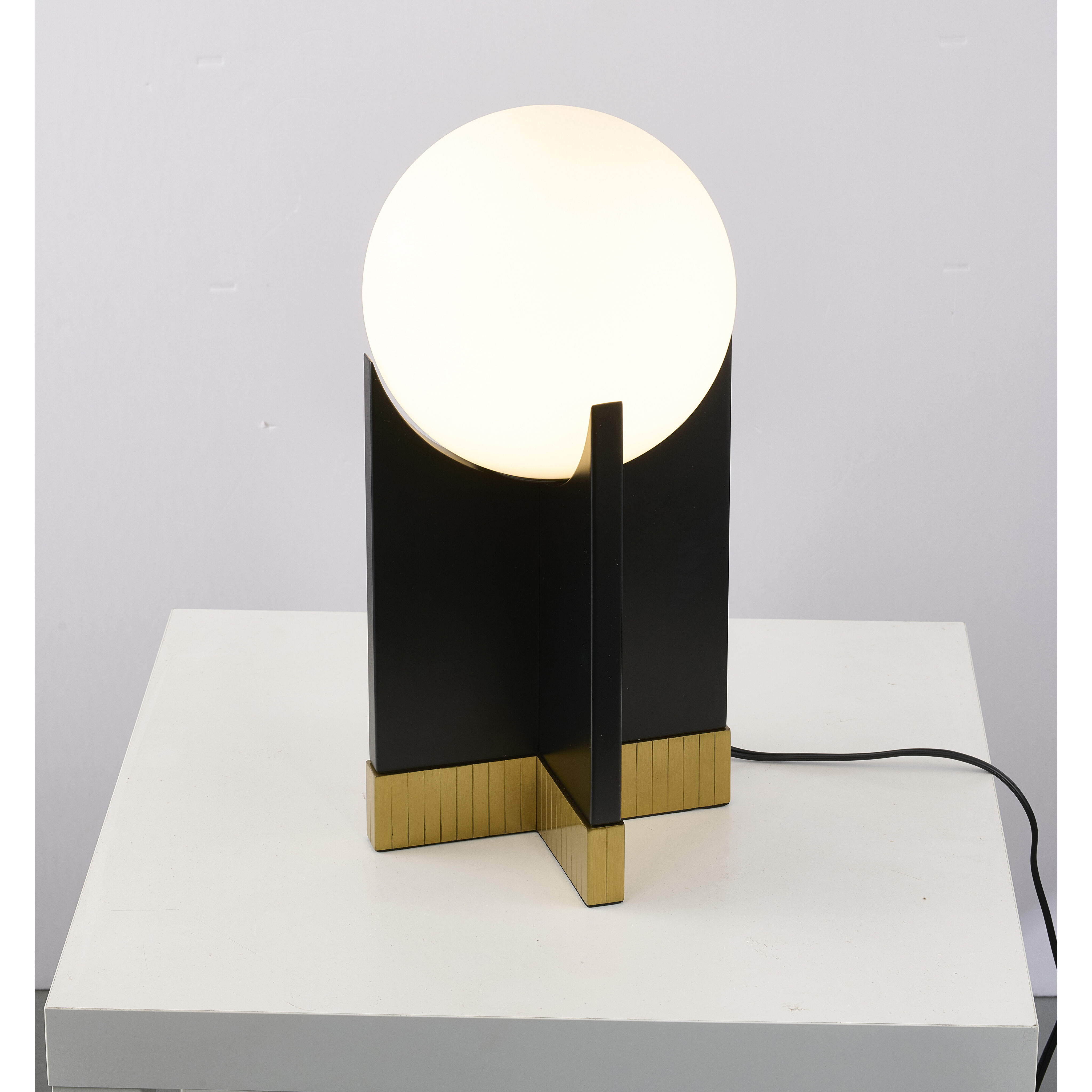 Canada 17.7 inch 40 watt Satin Brass & Black Table Lamp Portable Light