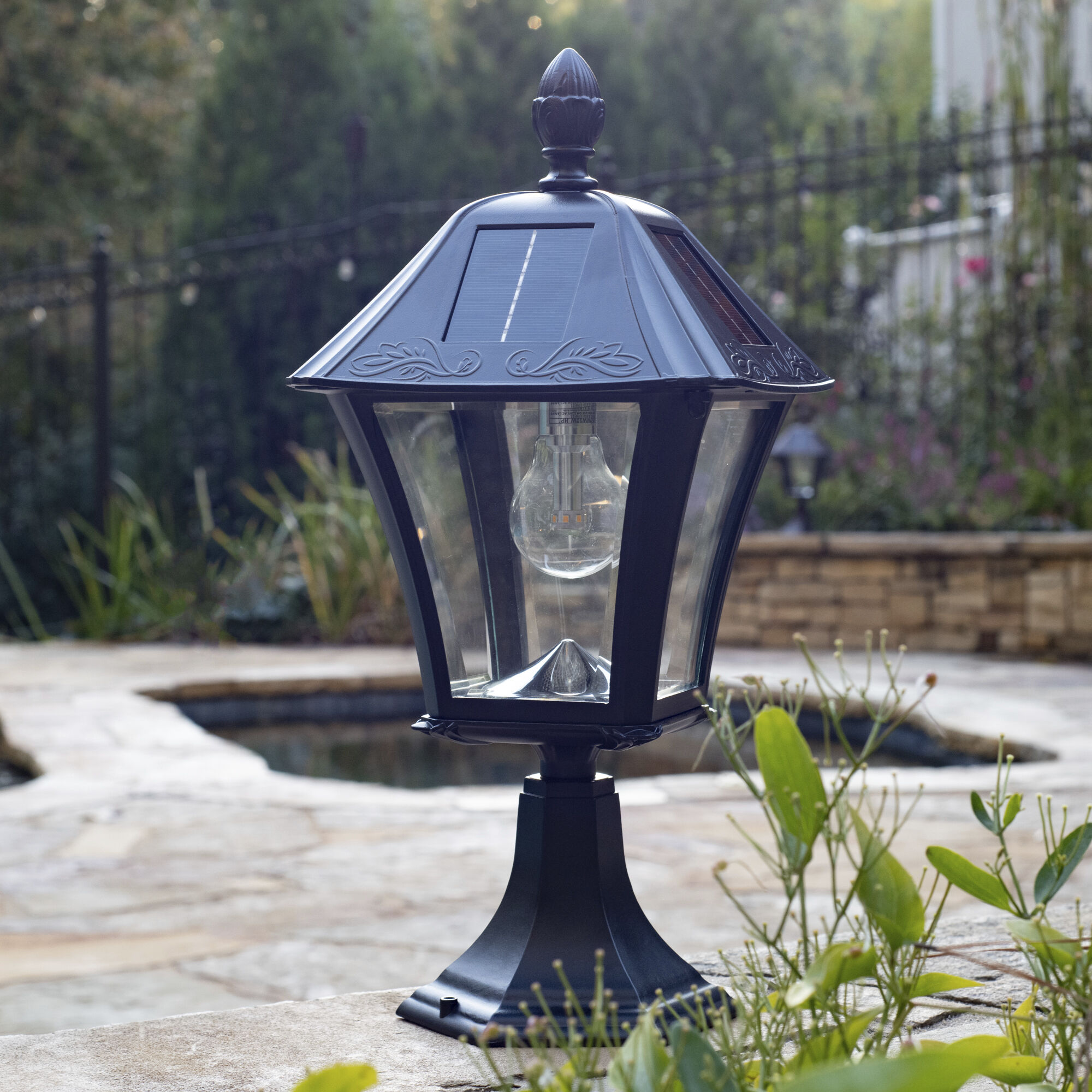Baytown solar lamp post top