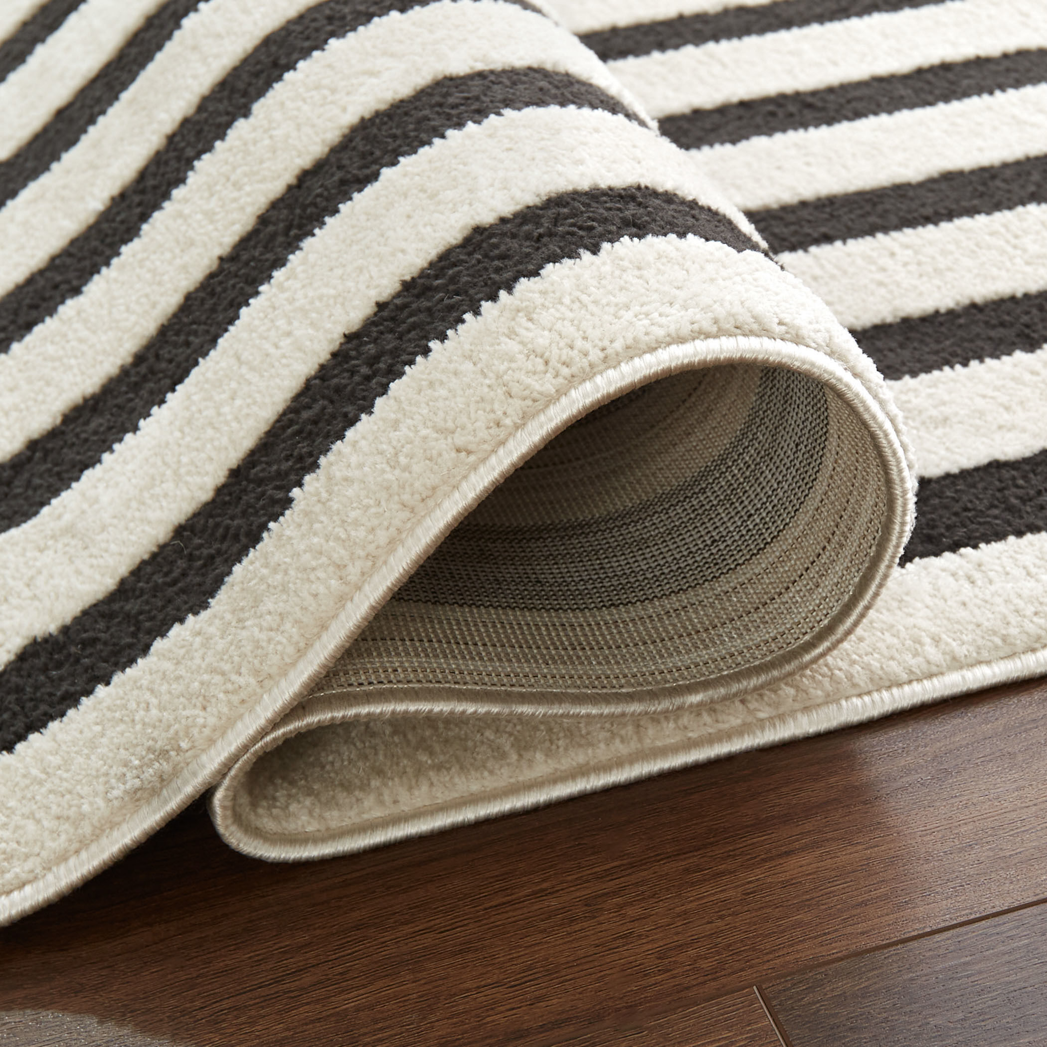 Optika 114 X 79 inch Black/White Rug in 6 x 9