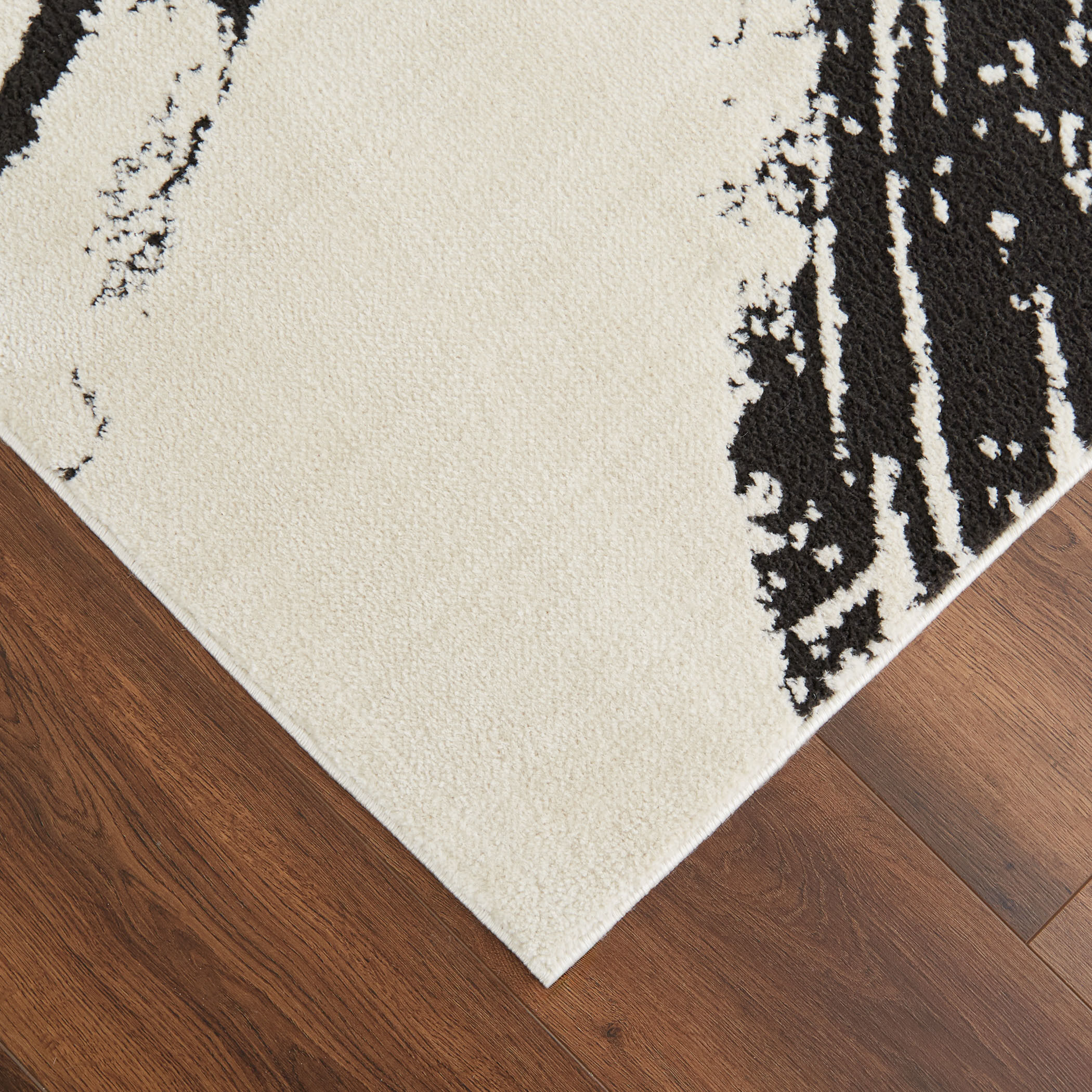 Optika 90 X 63 inch Black/White Rug in 5 x 7