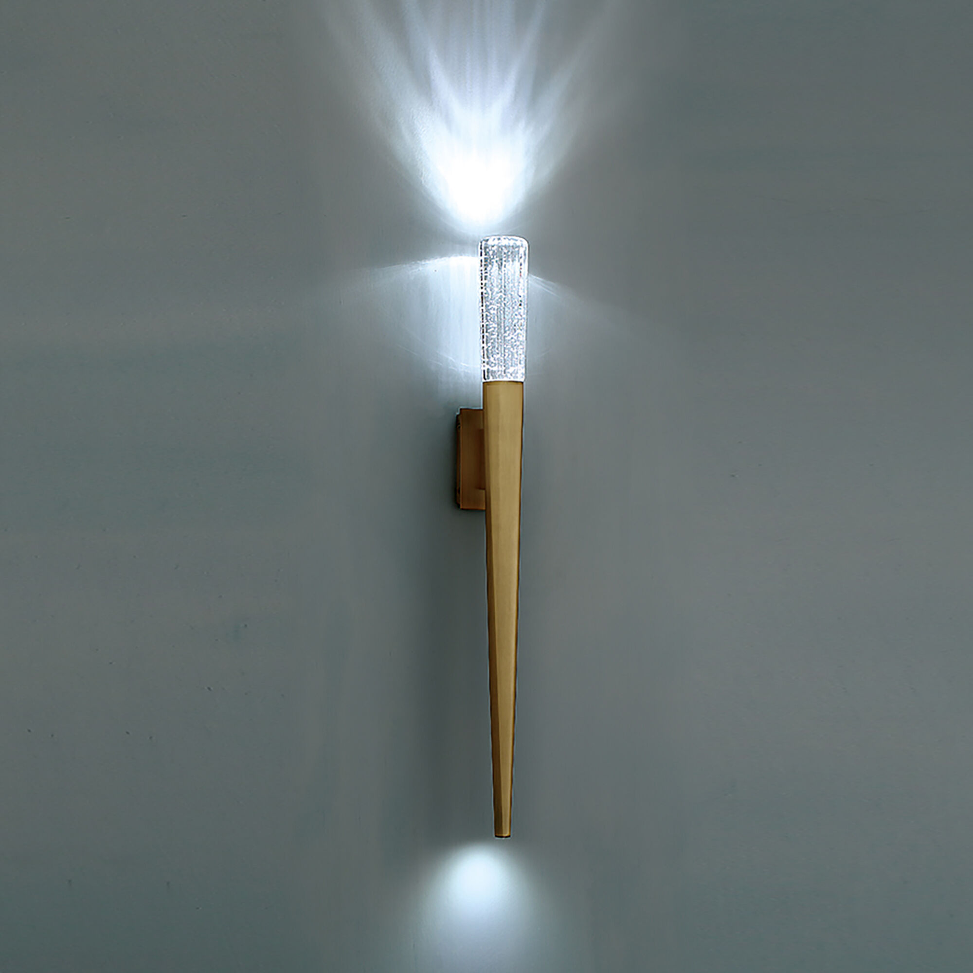 Scepter Wall Sconce Wall Light in Aged Brass
