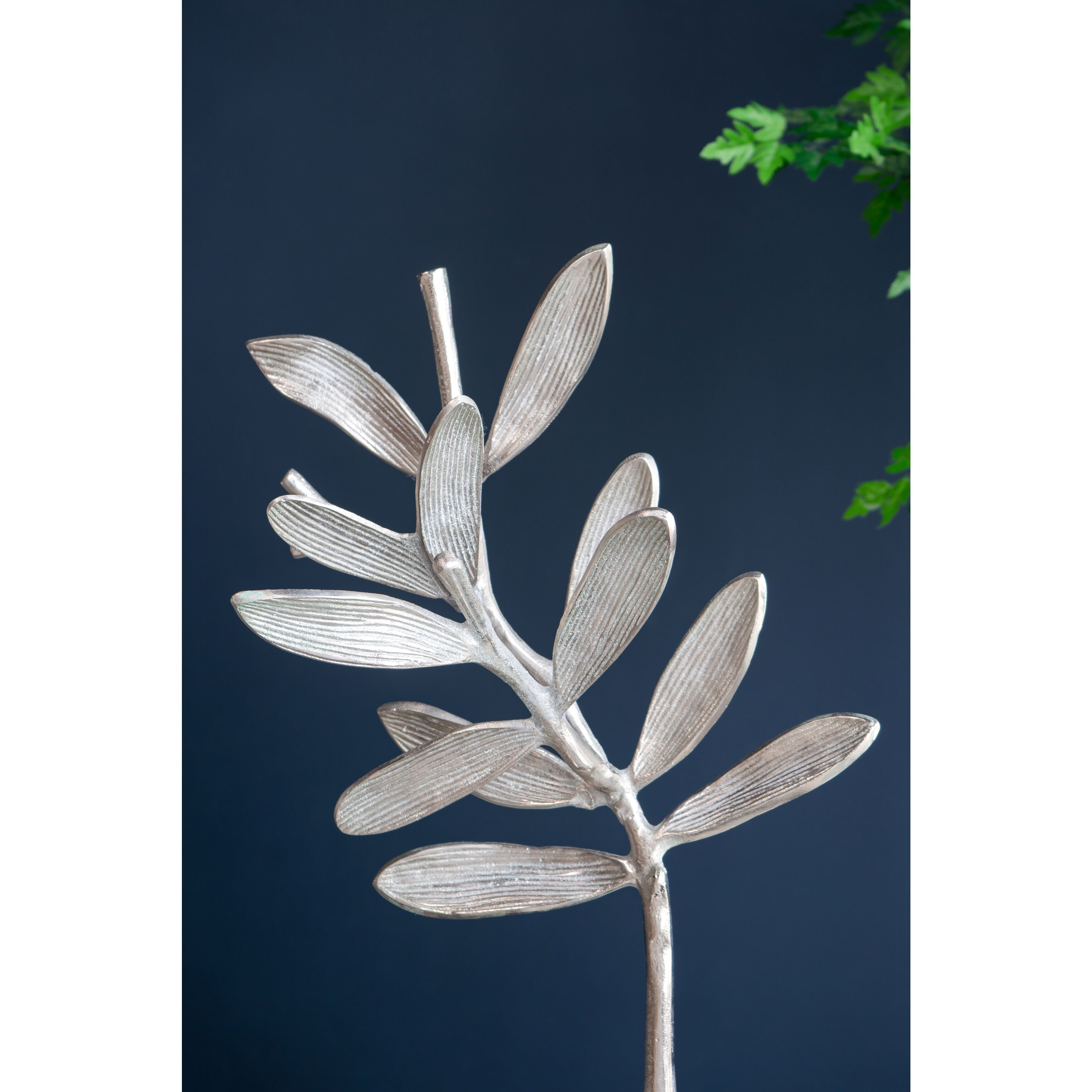 Intrinsic Silver/White Statuaries