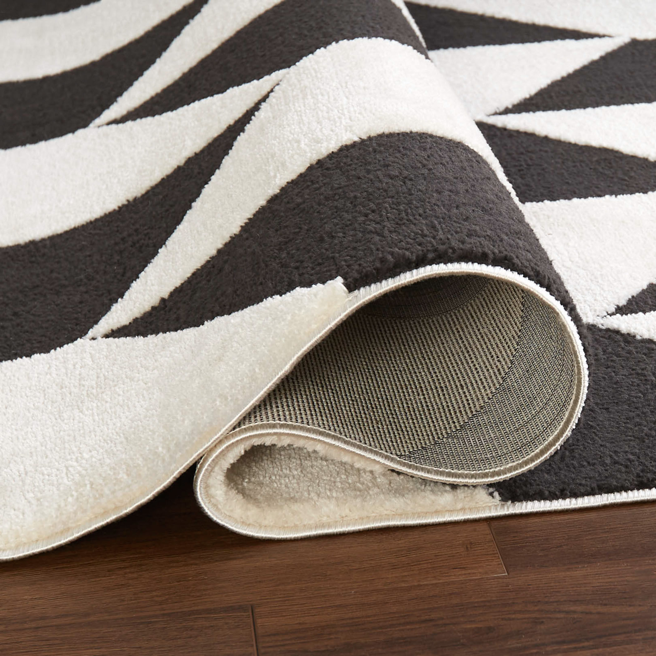 Optika 36 X 24 inch Black/White Rug in 2 x 3