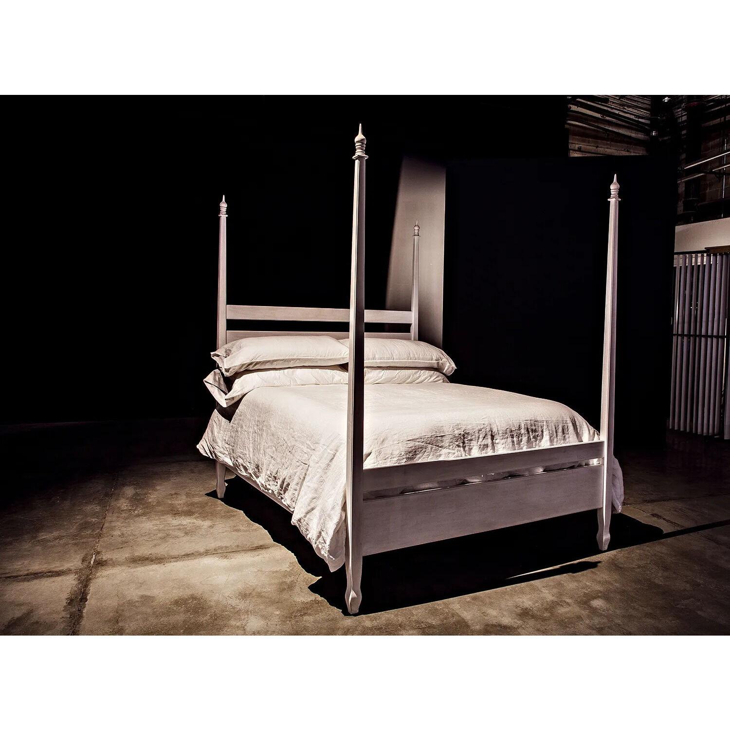 Venice White Wash Bed, Queen