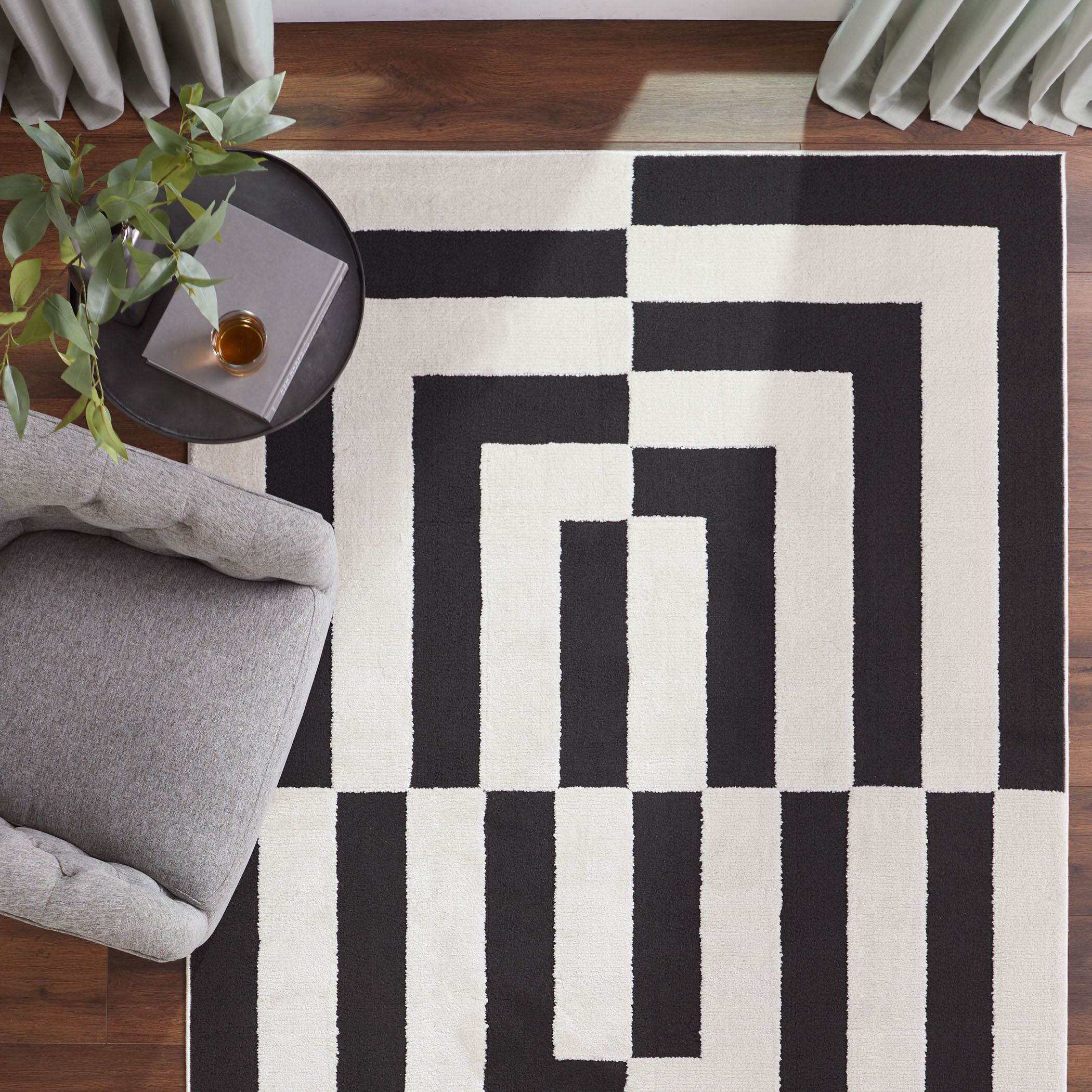 Optika 90 X 63 inch Black/White Rug in 5 x 7