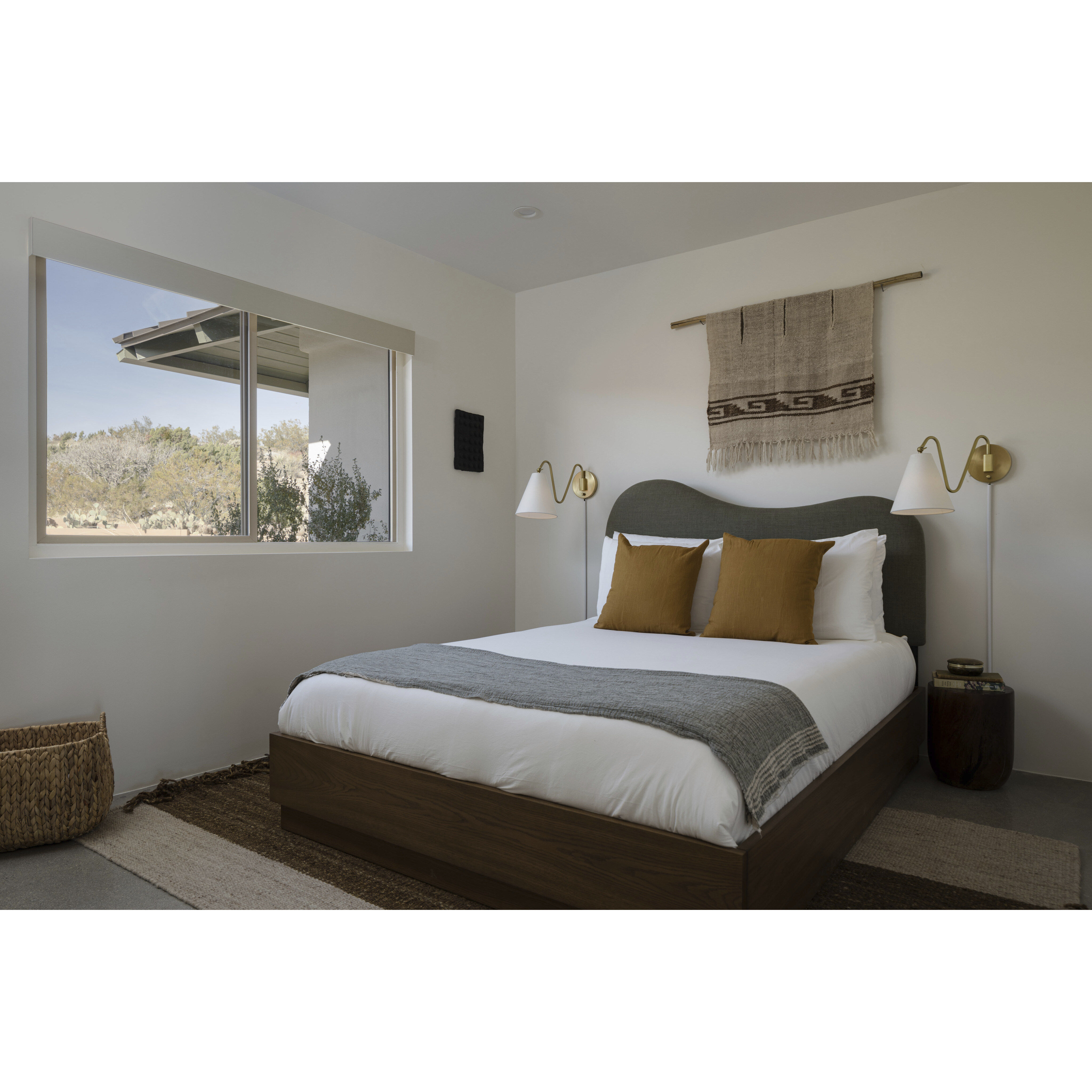 Onda 1 Light Aged Brass Plug-In Sconce Wall Light