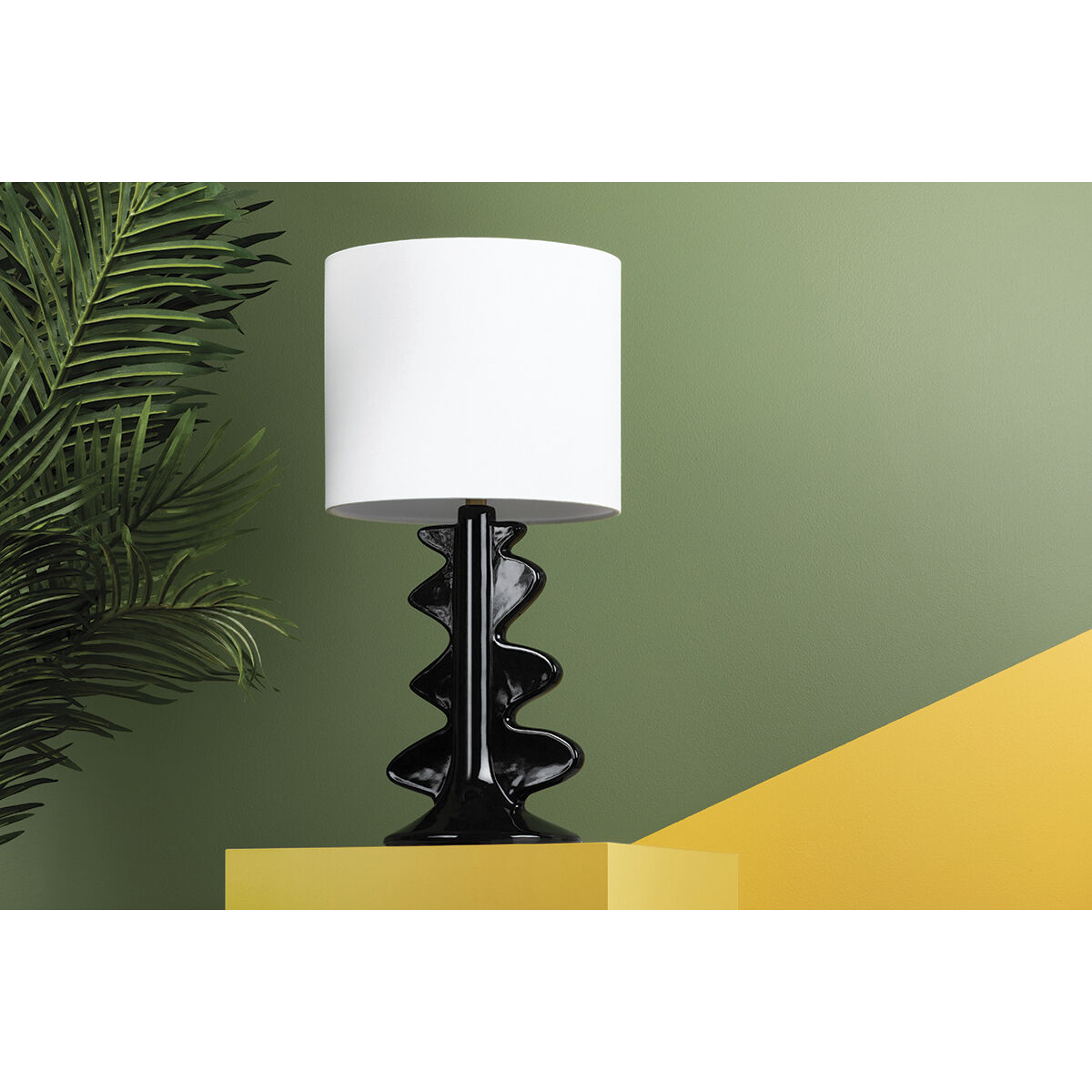Liwa 22 inch 60.00 watt Aged Brass/Ceramic Gloss Black Table Lamp Portable Light in Aged Brass/Gloss Black