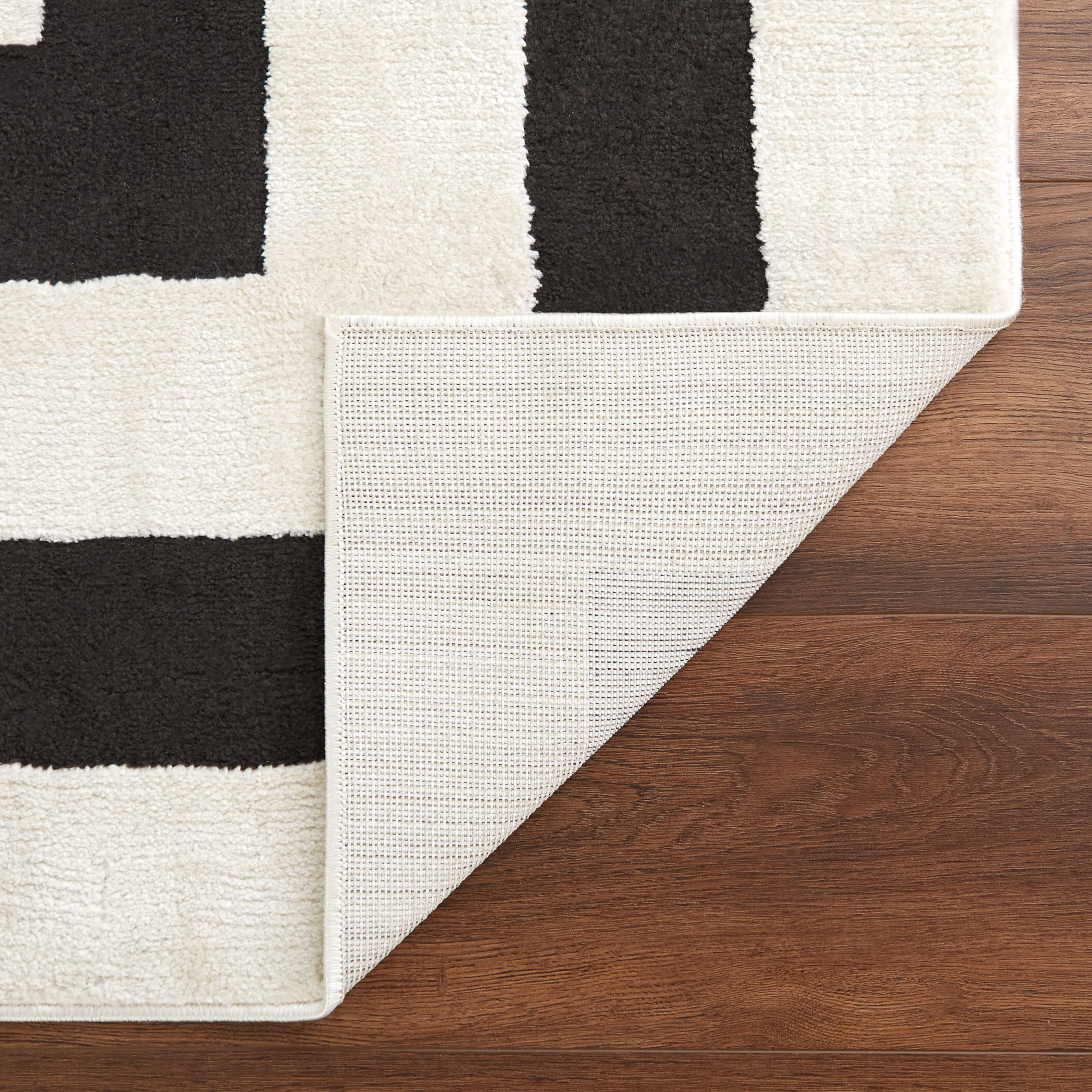 Optika 90 X 63 inch Black/White Rug in 5 x 7