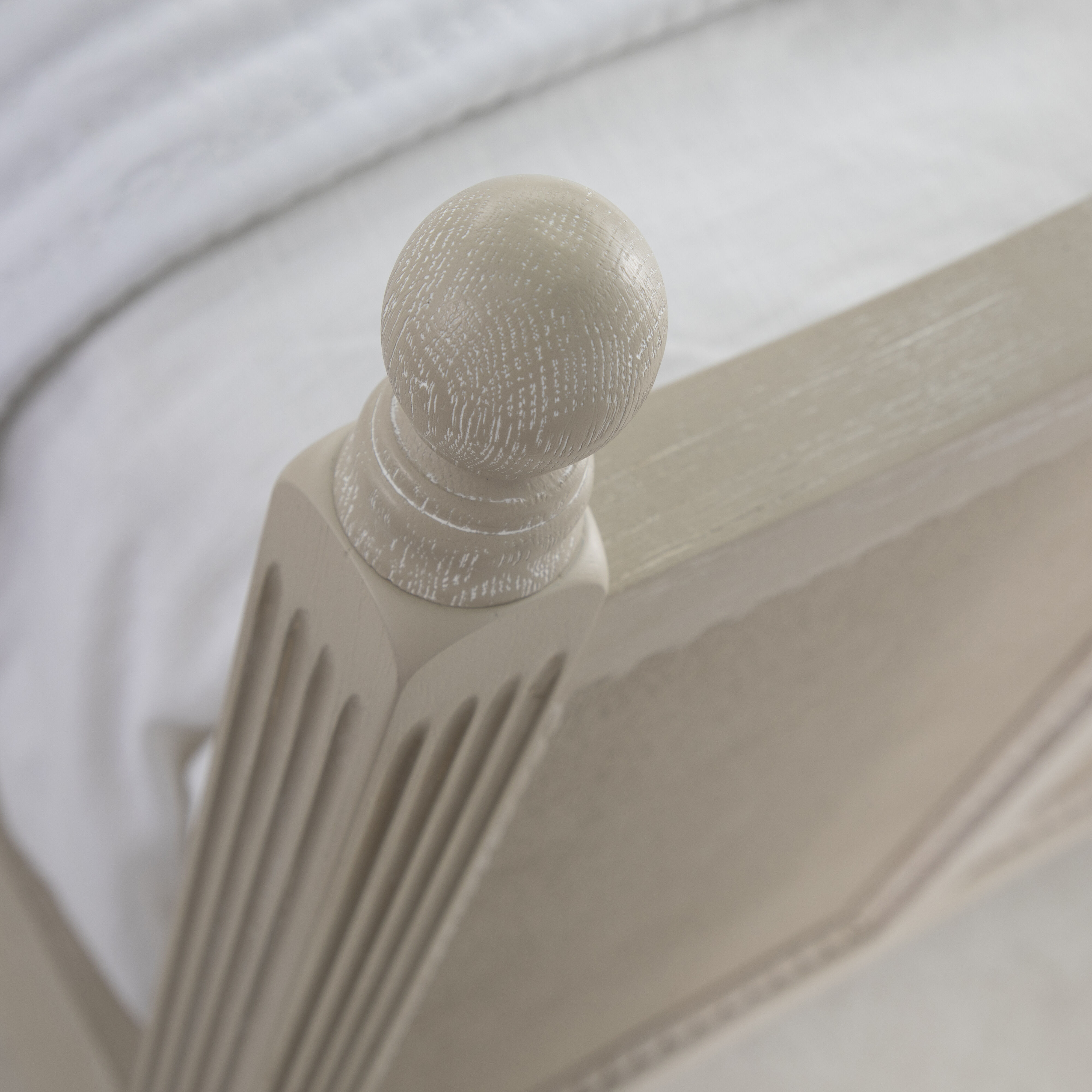 Caroline Cerused White Queen Bed