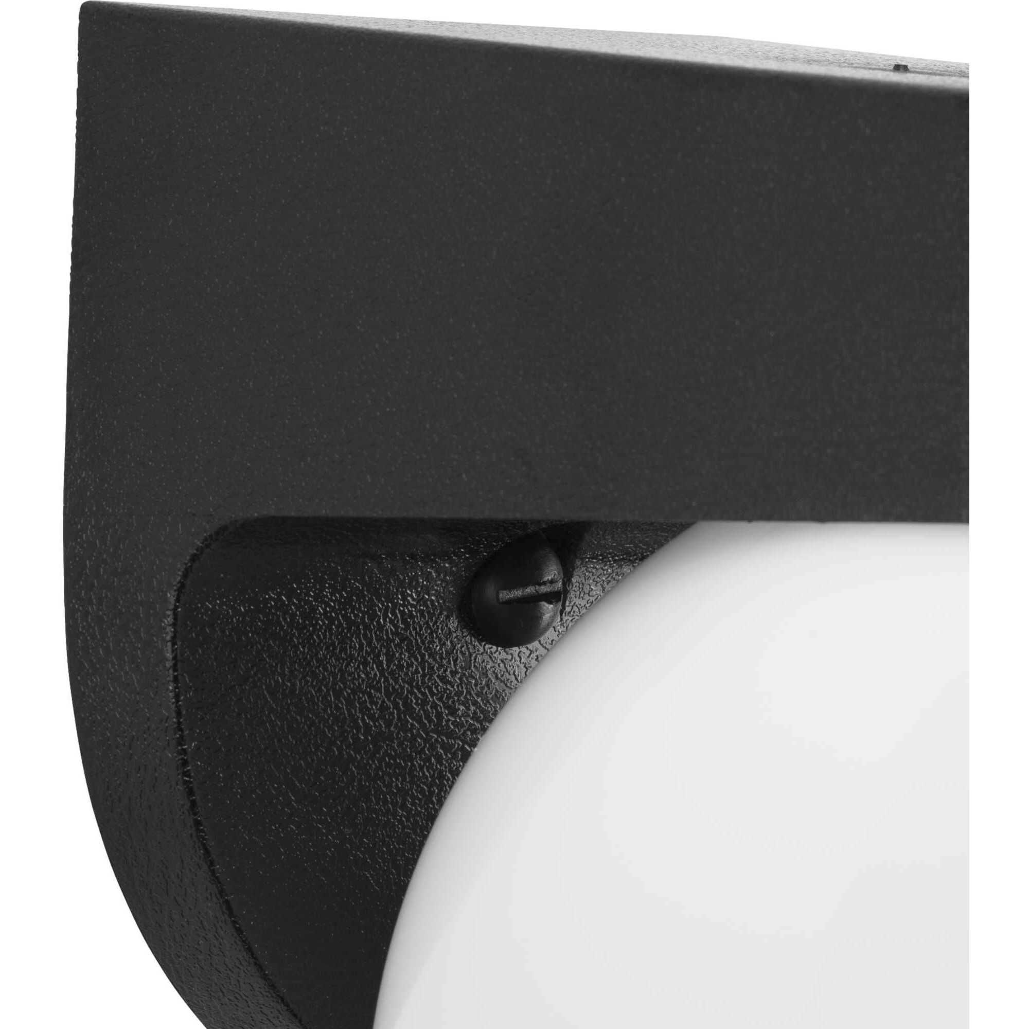 Polycarbonate Outdoor Outdoor Wall Lantern in Black