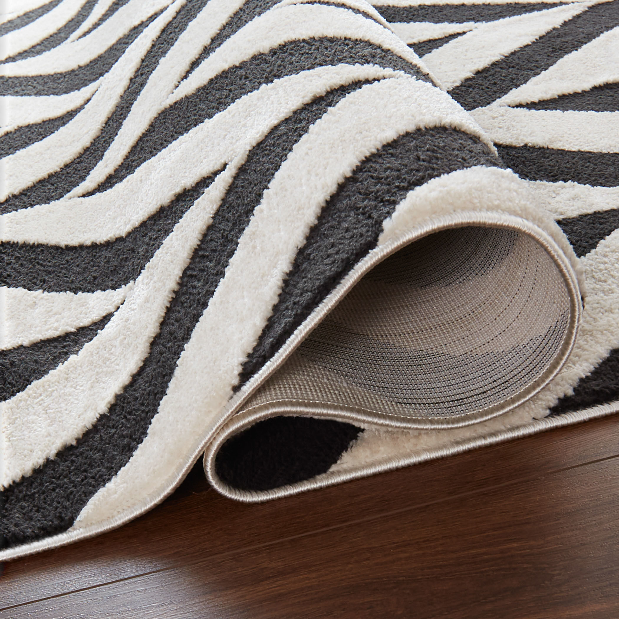 Optika 36 X 24 inch Black/White Rug in 2 x 3