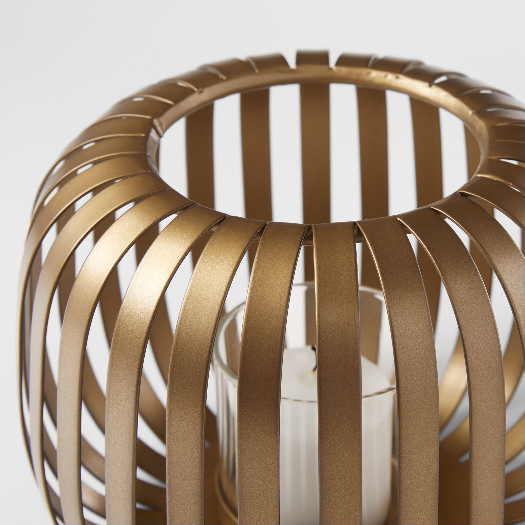 Liny 6.75 X 5 inch Hurricane, Small