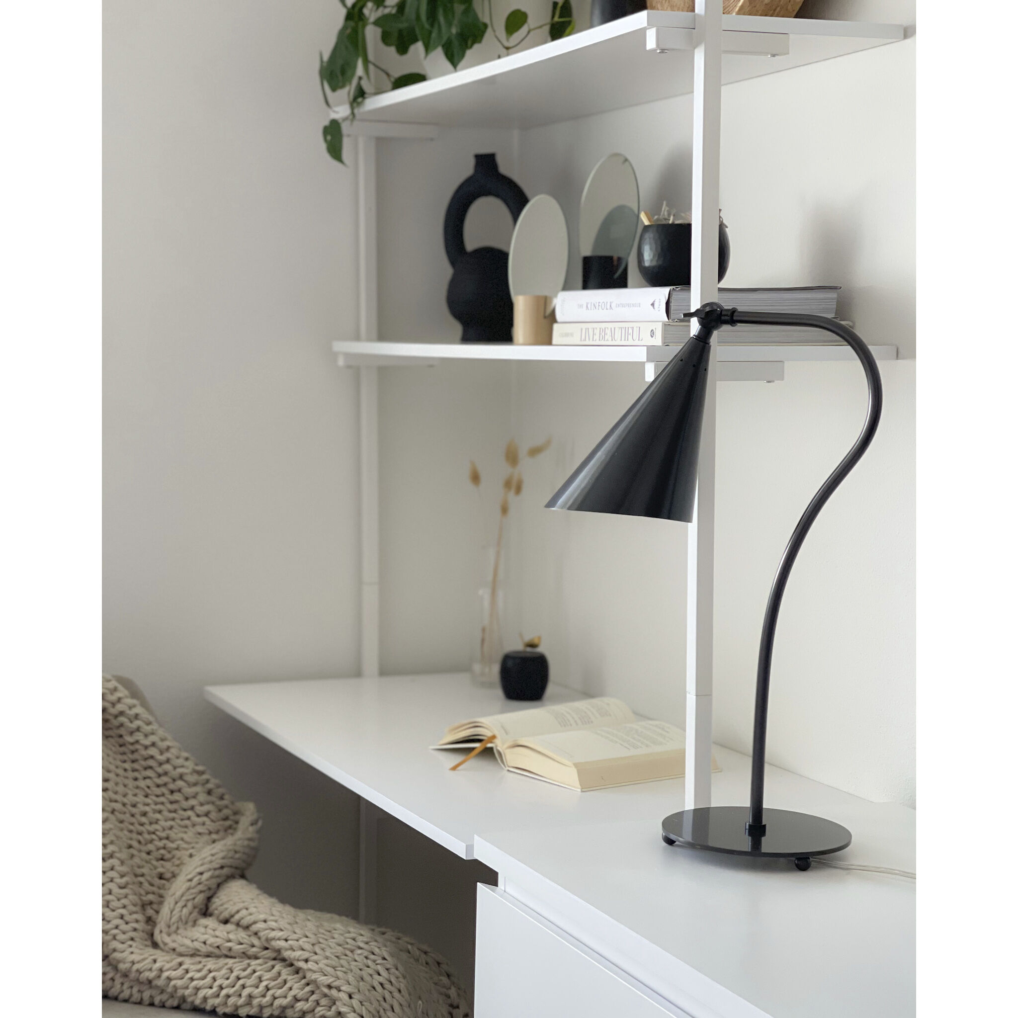 Lupe 21 inch 40 watt Old Bronze Table Lamp Portable Light