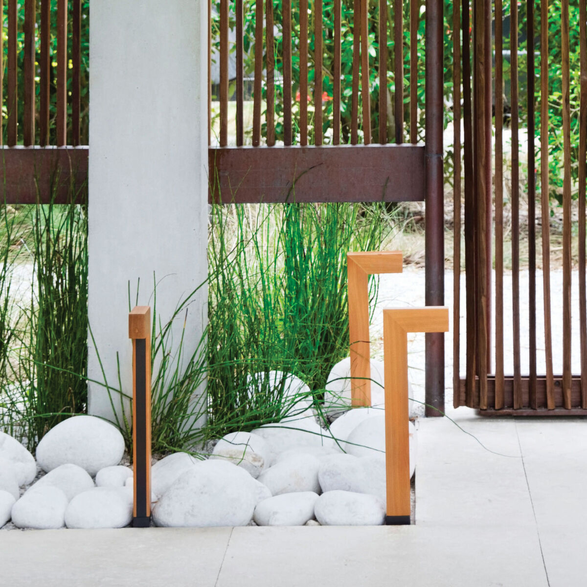 Hardy Island Atlantis 12v 1.50 watt Cedar Landscape Path Light