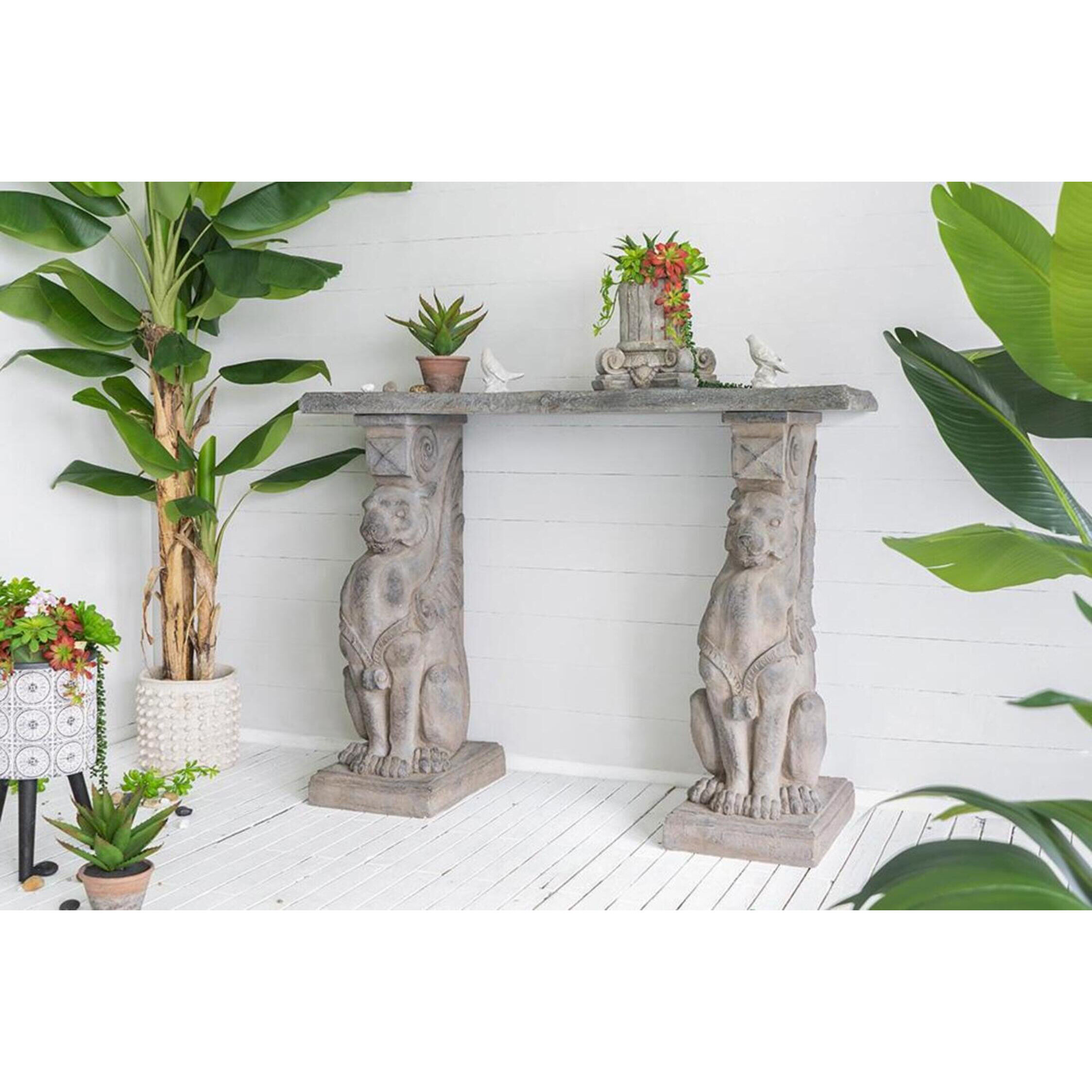 Greek-Style Column Gray Décor
